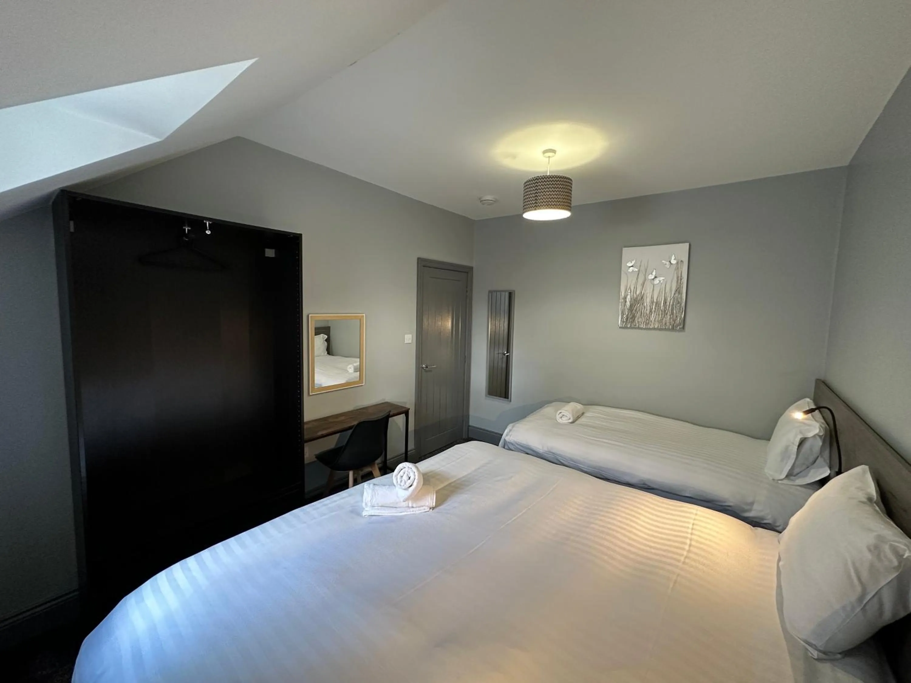 Bed in Bentinck Apartments