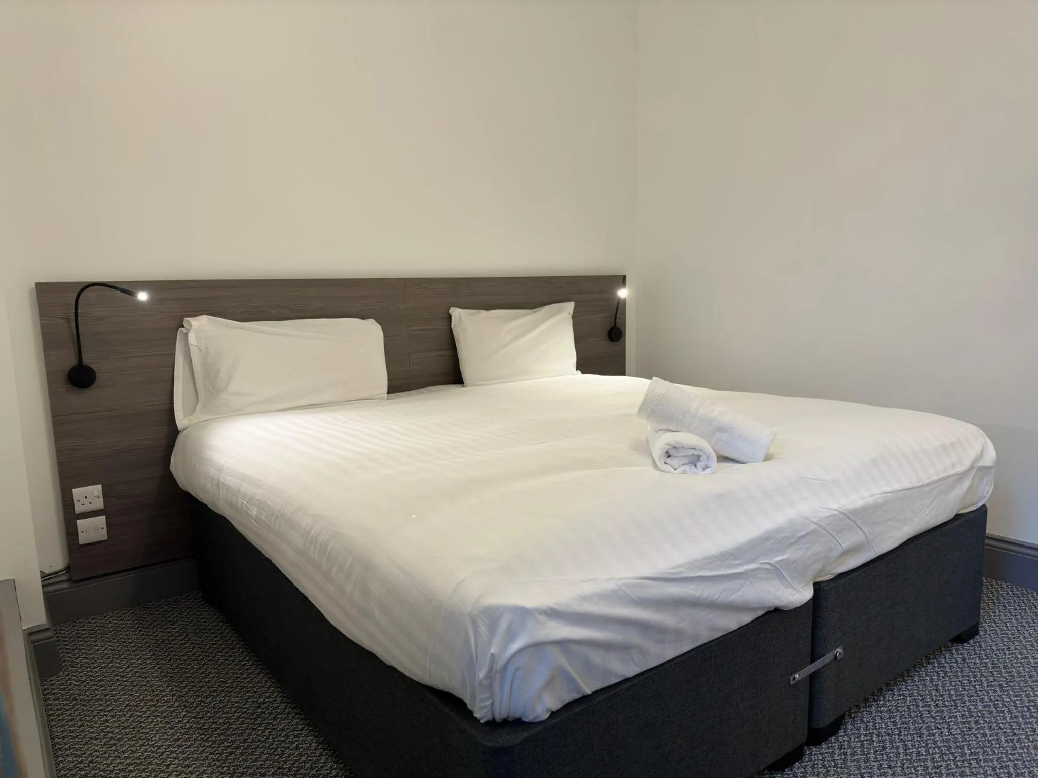 Bed in Bentinck Apartments