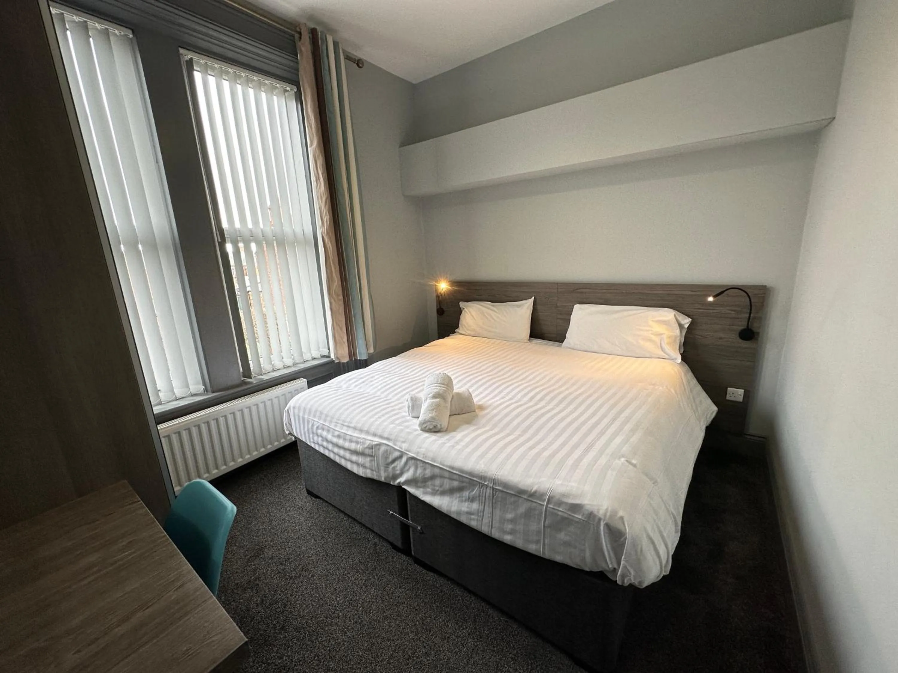 Bed in Bentinck Apartments