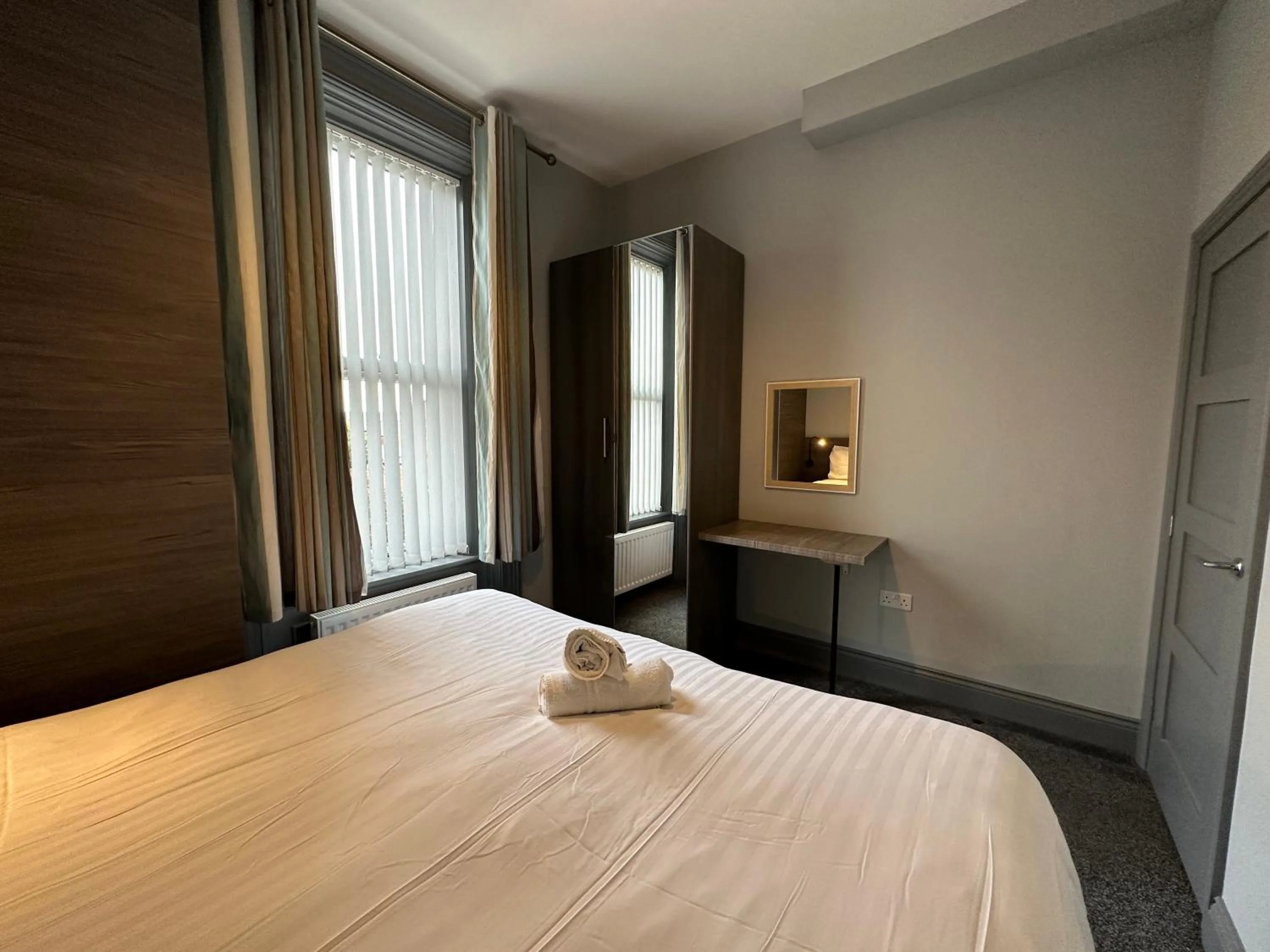 Bed in Bentinck Apartments