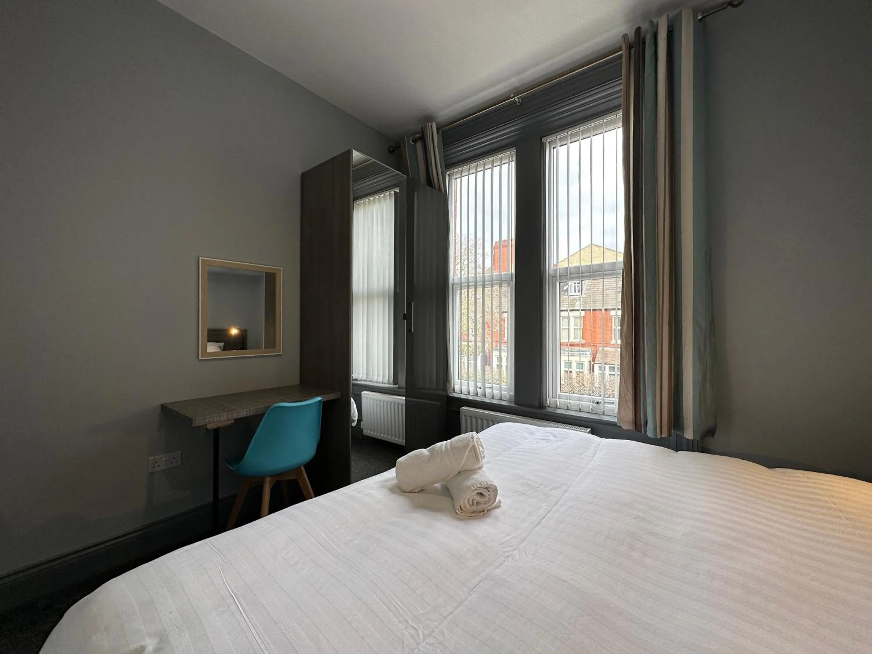 Bed in Bentinck Apartments