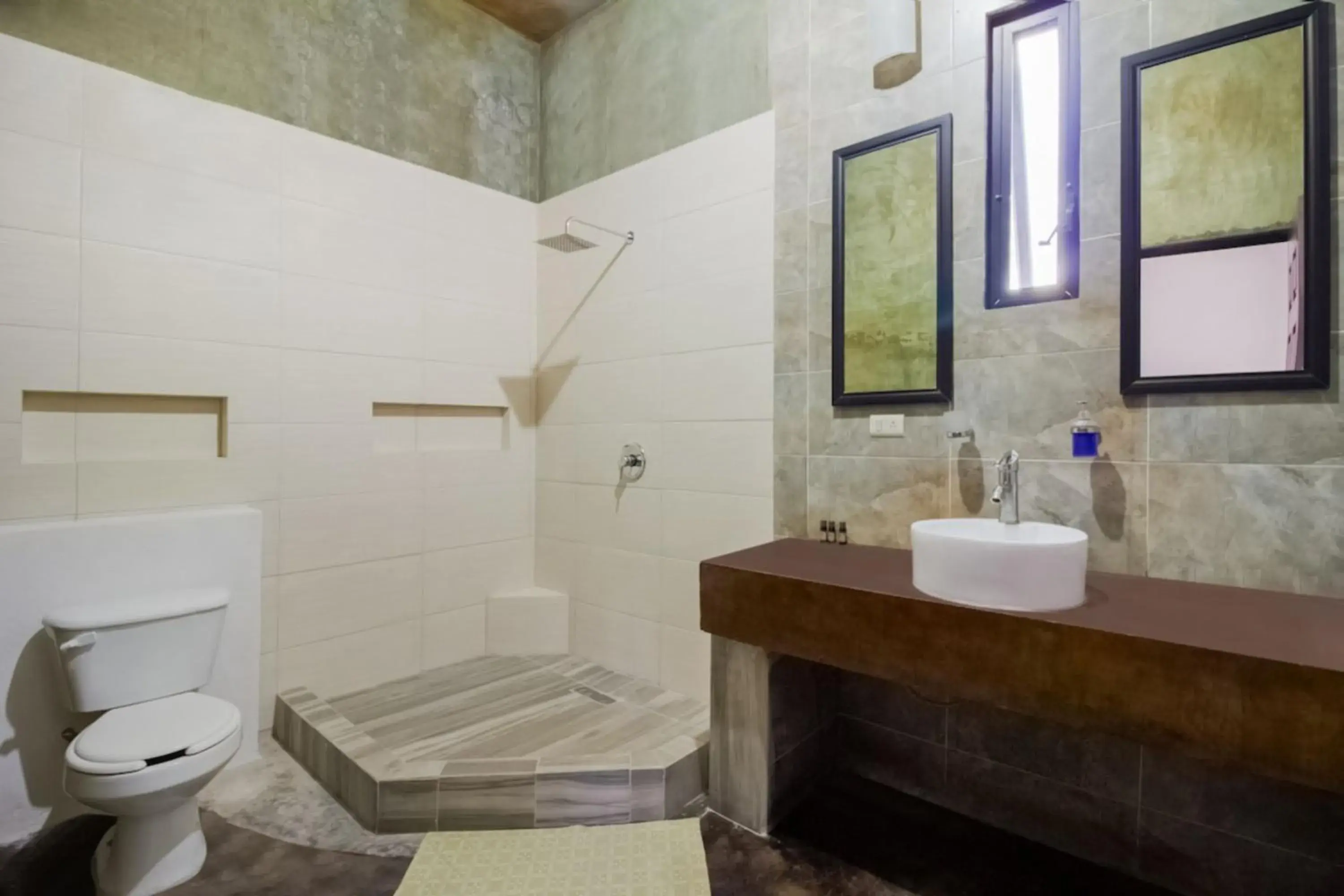 Bathroom in Capital O Hacienda Filadelfia, El Atorón, Irapuato Bathroom in Capital O Hacienda Filadelfia, El Atorón, Irapuato