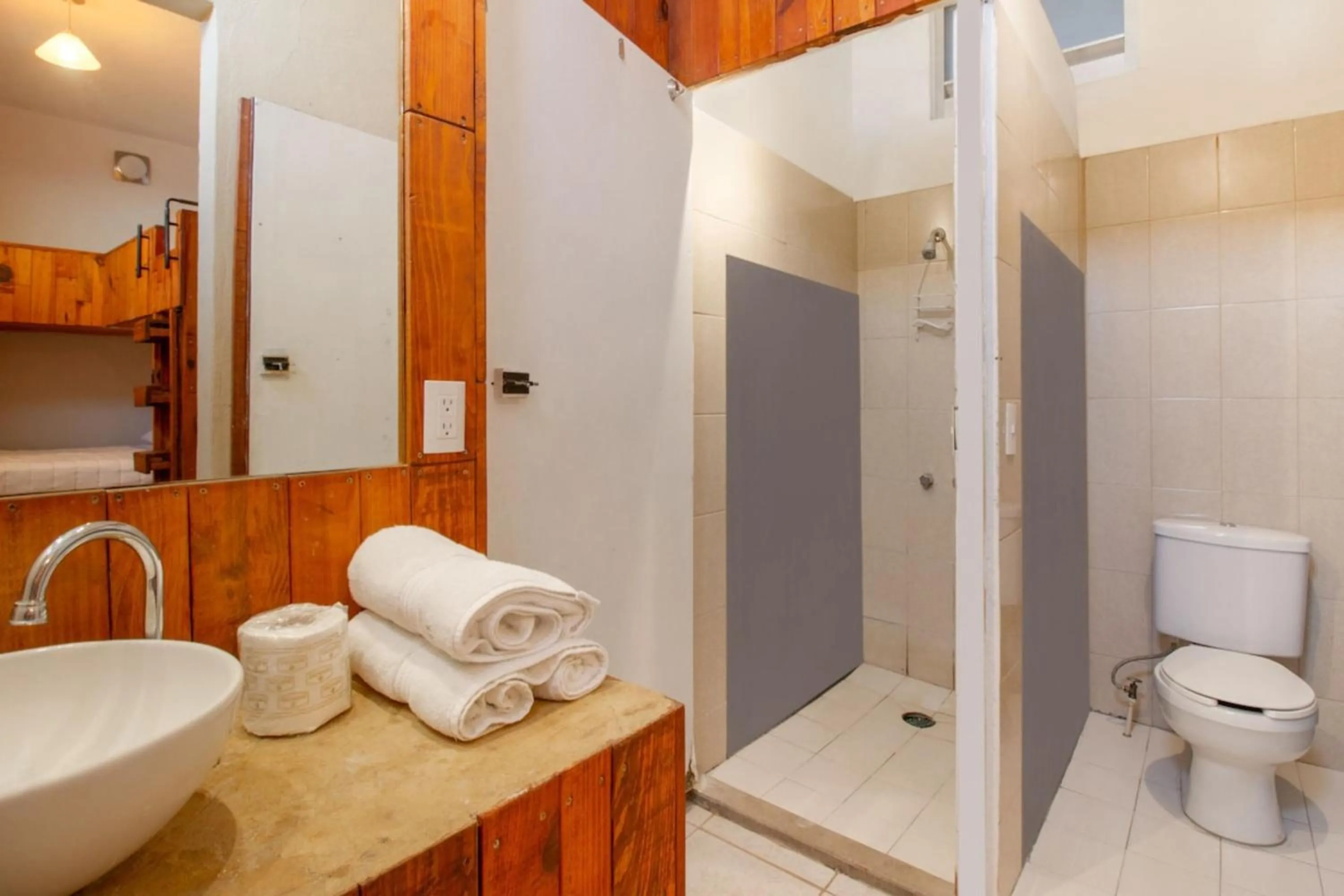 Bathroom in Capital O Hacienda Filadelfia, El Atorón, Irapuato