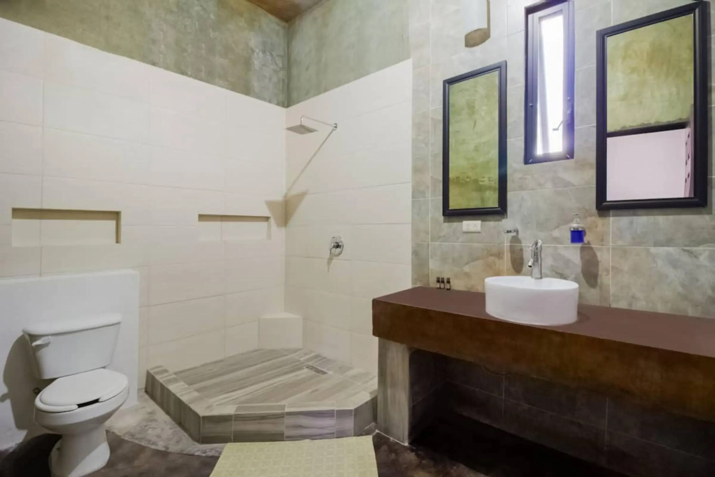 Bathroom in Capital O Hacienda Filadelfia, El Atorón, Irapuato Bathroom in Capital O Hacienda Filadelfia, El Atorón, Irapuato