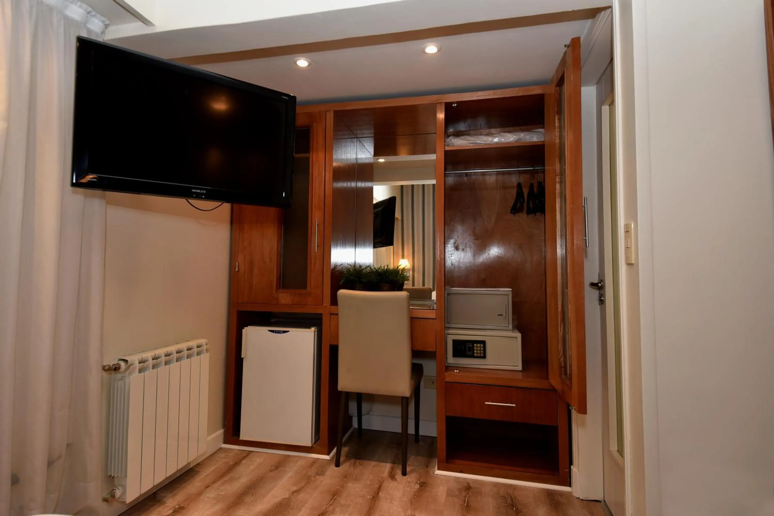 safe in Gran Hotel Skorpios