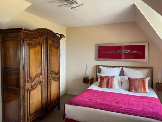 Bed in Hôtel de la Pointe du Grouin