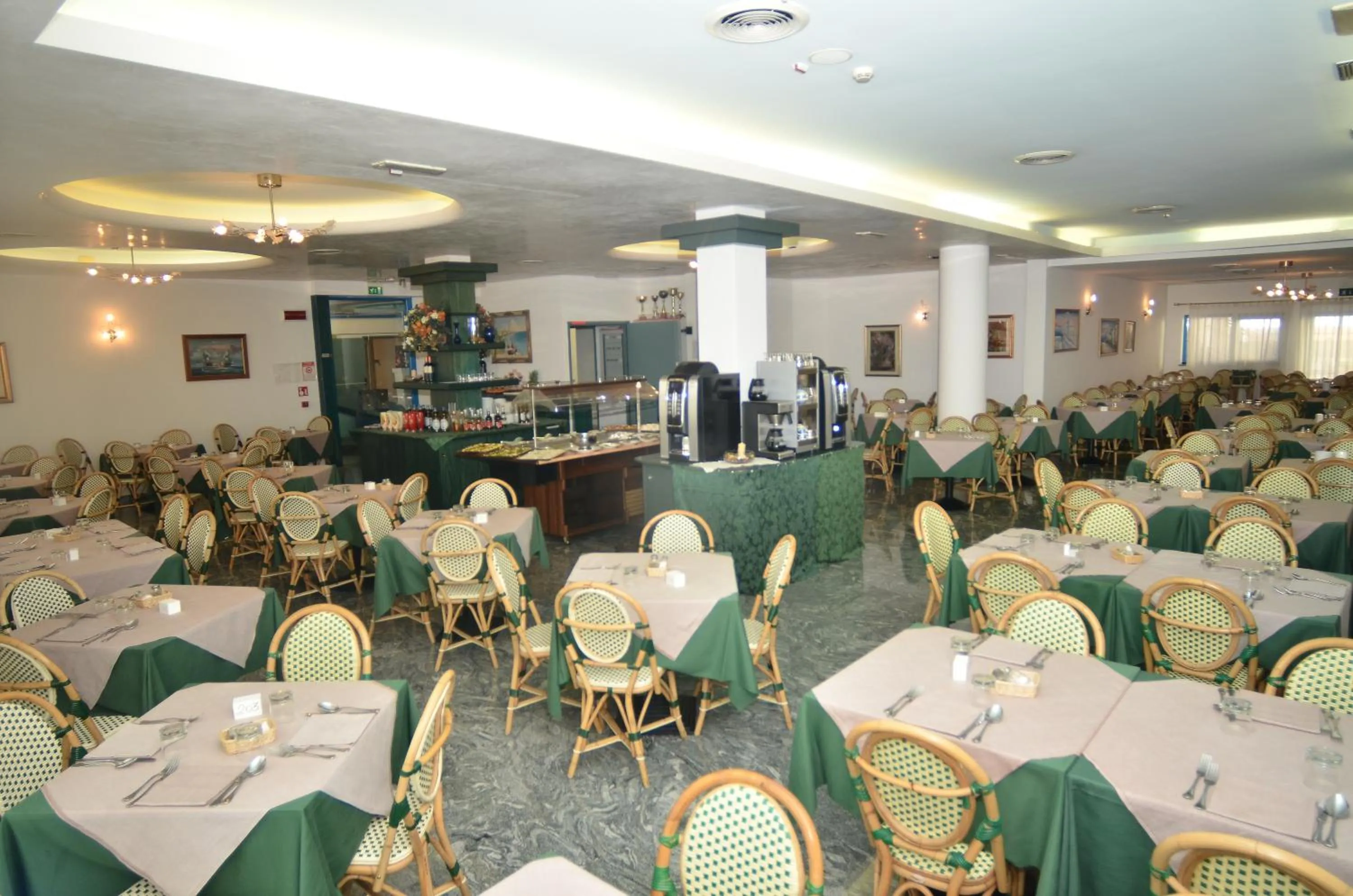 Restaurant/places to eat in Hotel Germania
