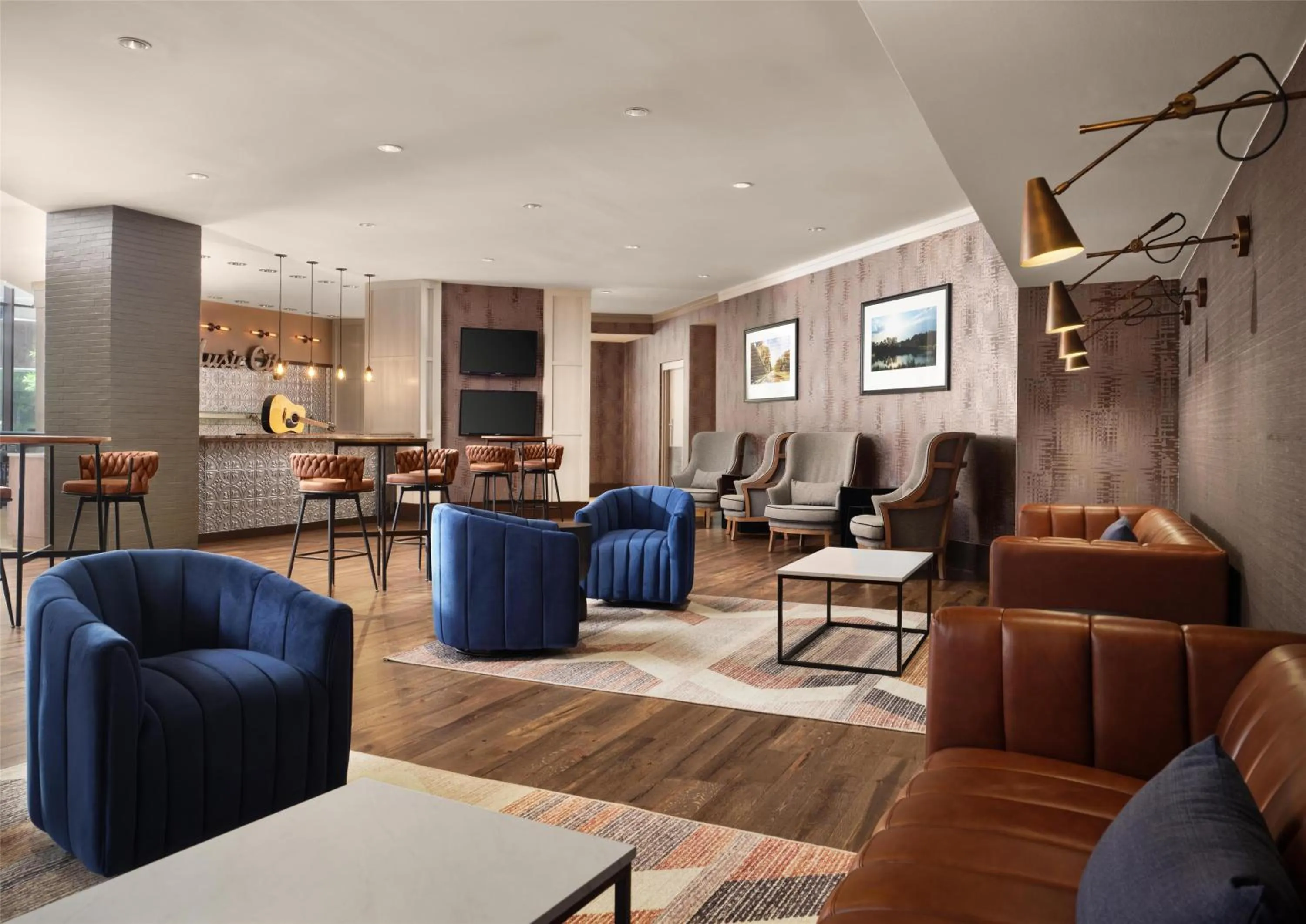 Lounge or bar in DoubleTree by Hilton Hotel Nashville Downtown