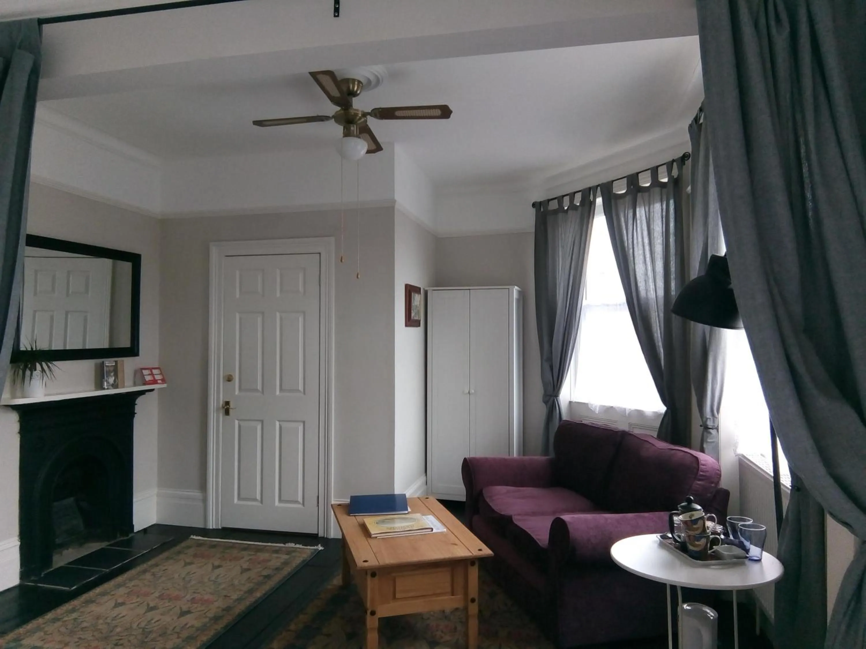Photo of the whole room in Rosslyn Court