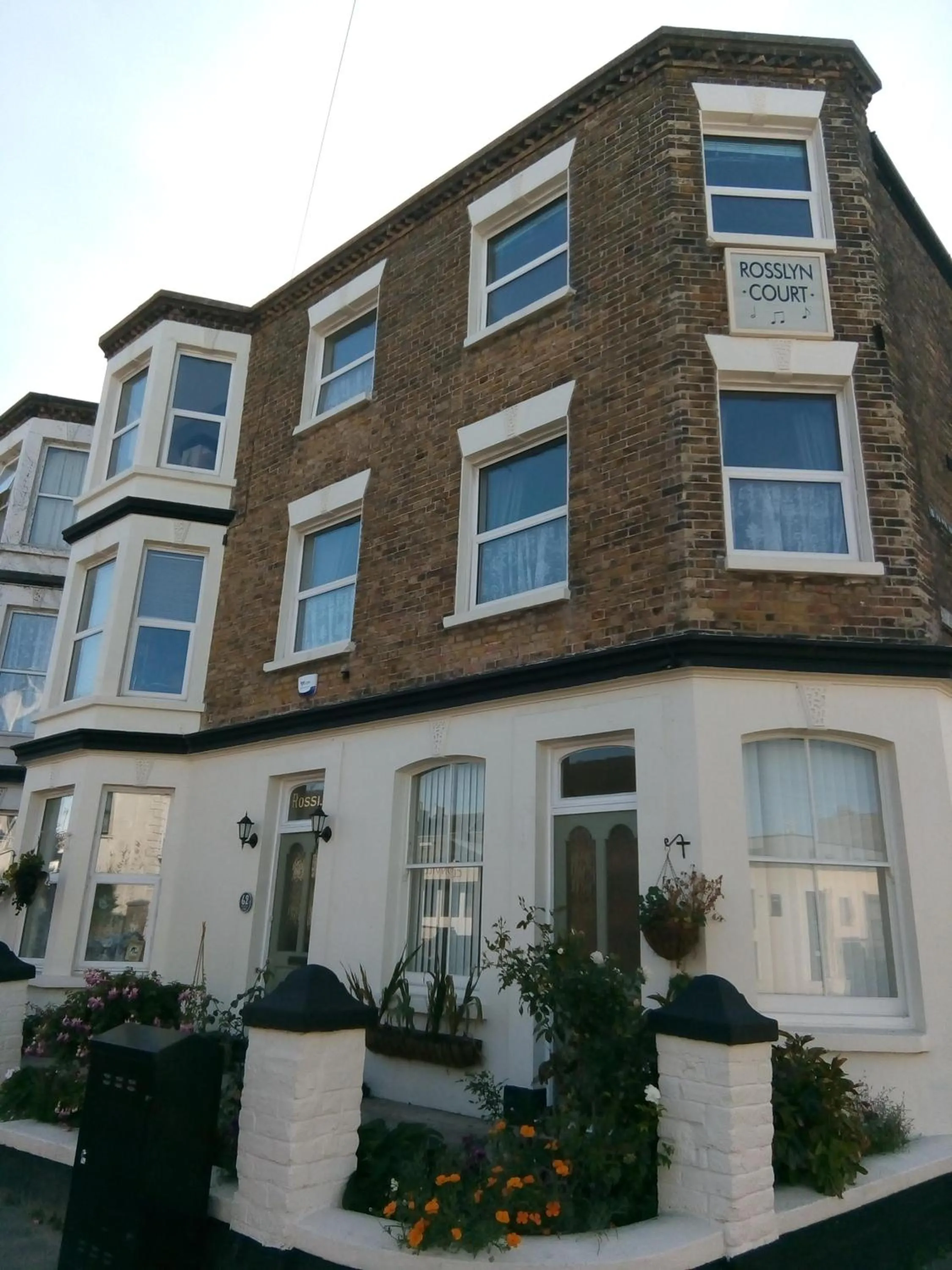 Facade/entrance in Rosslyn Court