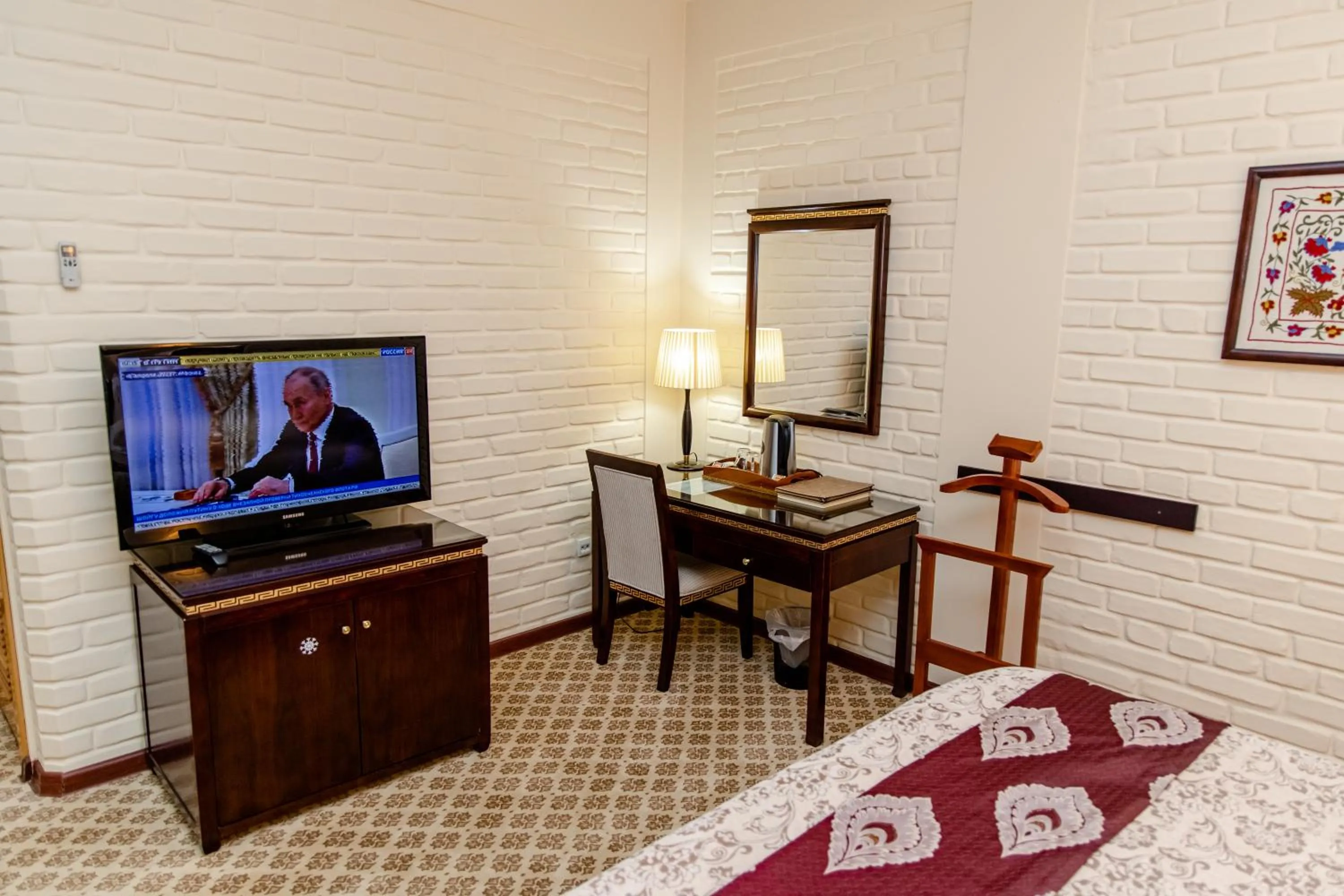 TV and multimedia in Hotel Grand Samarkand Superior - A