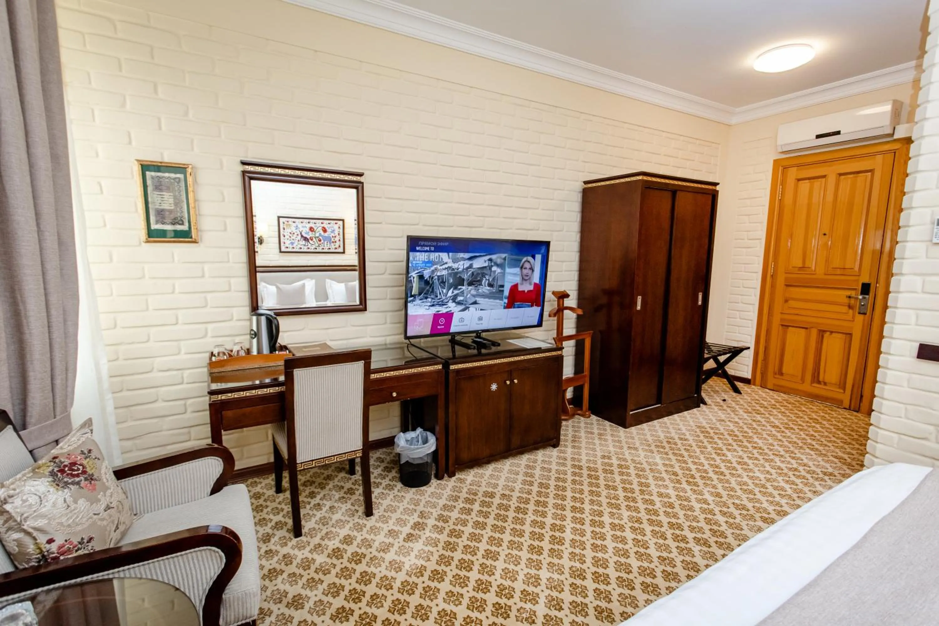 TV and multimedia, Bed in Hotel Grand Samarkand Superior - A
