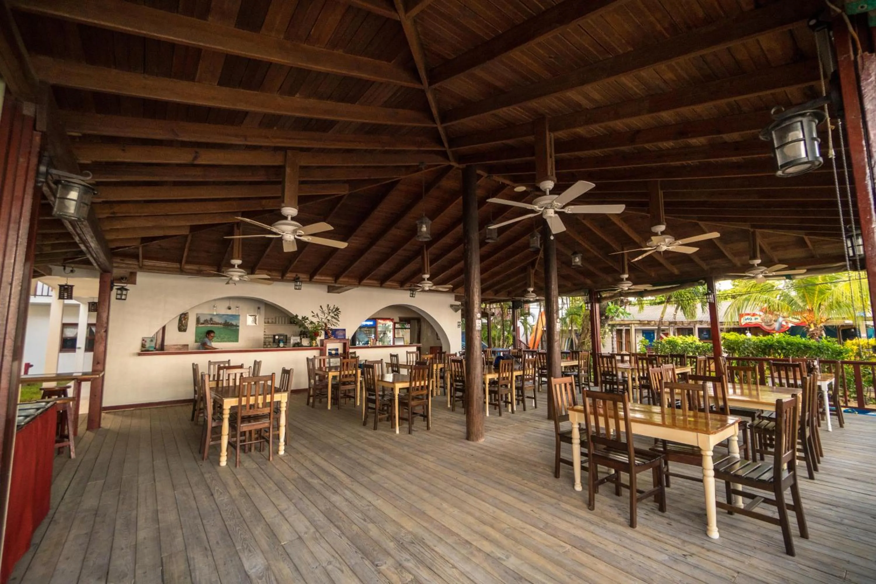 Restaurant/places to eat in West End Dive Resort