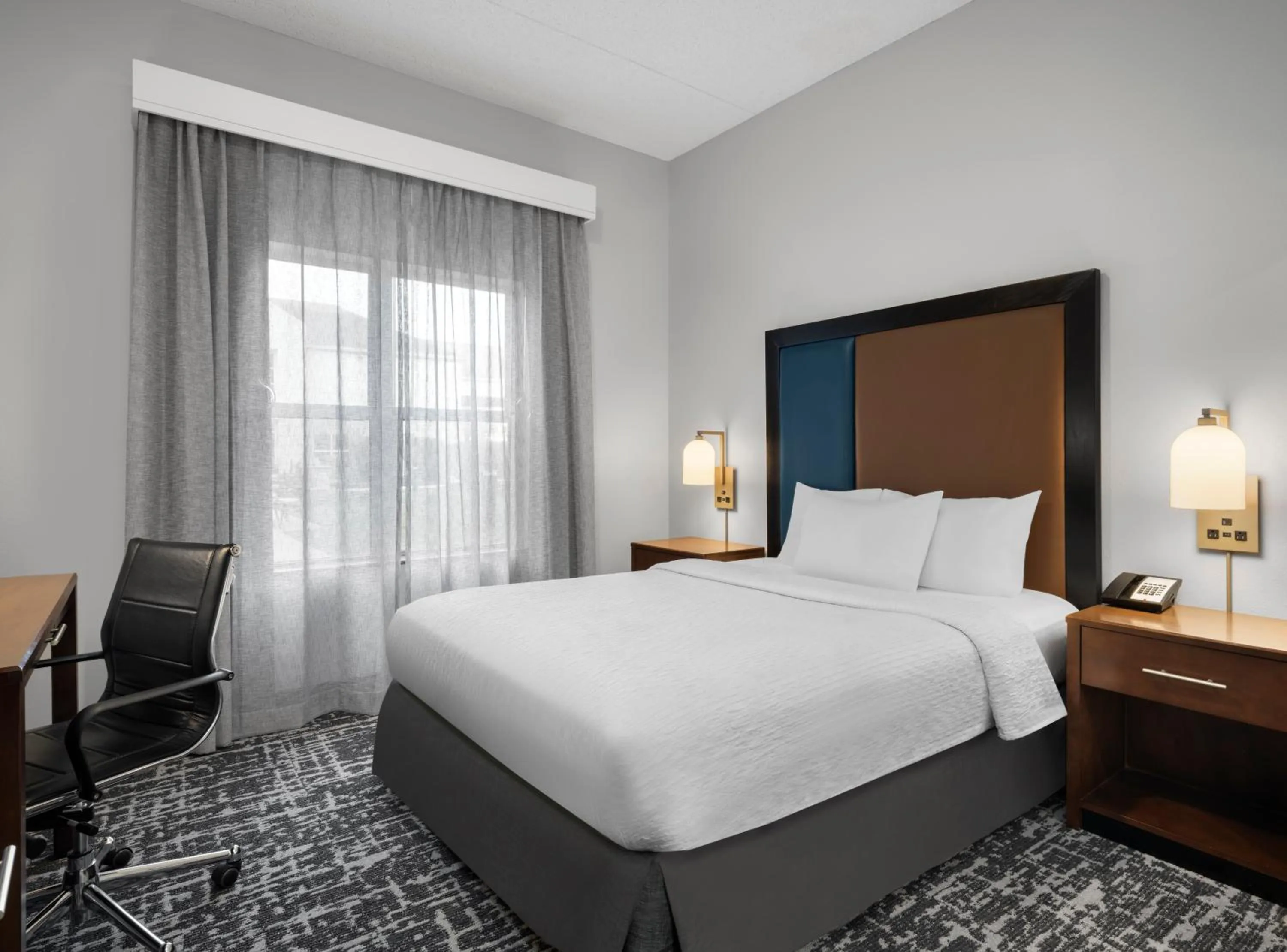 Bedroom, Bed in Homewood Suites Columbus - Airport