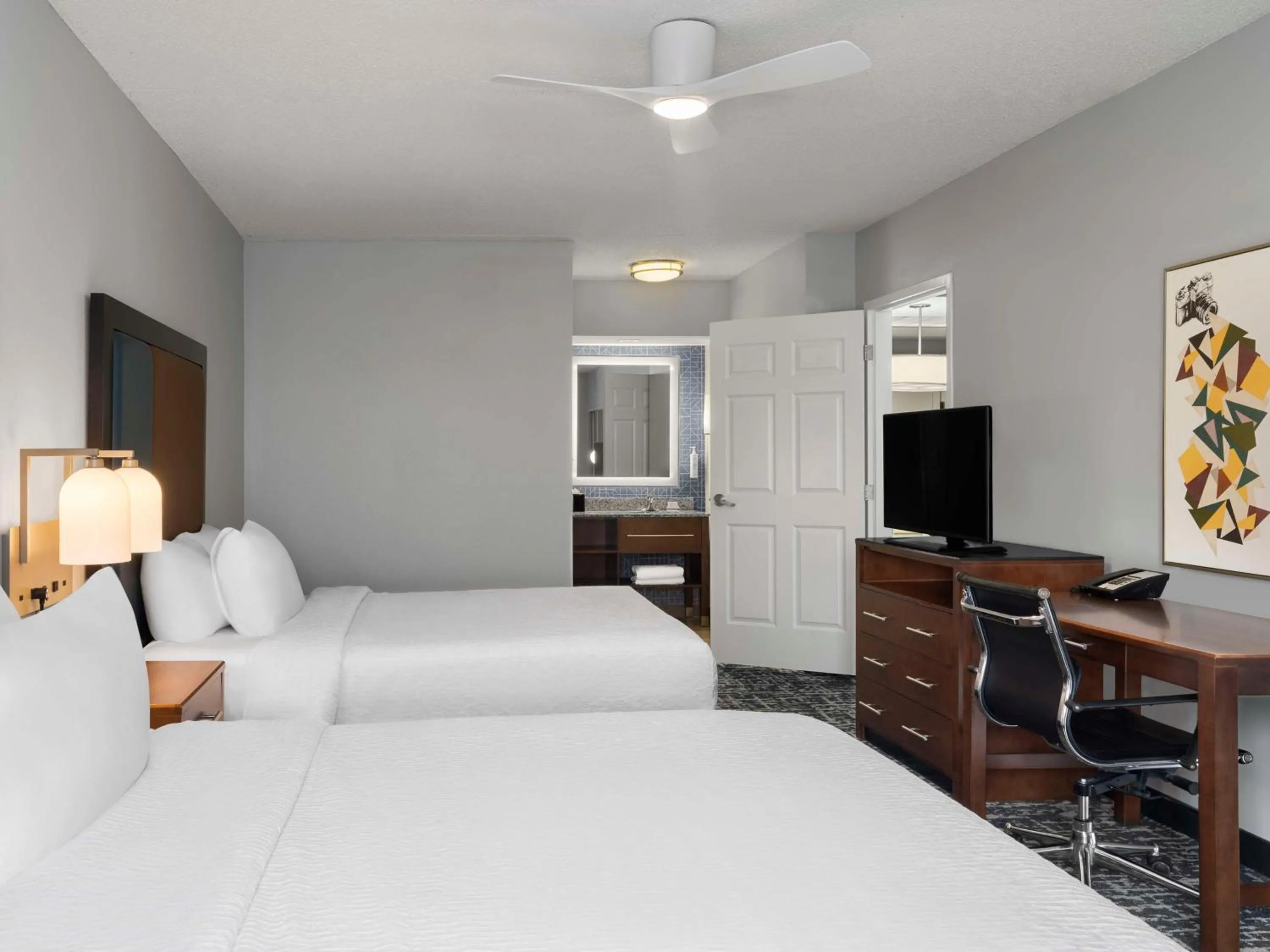 Bedroom, Bed in Homewood Suites Columbus - Airport