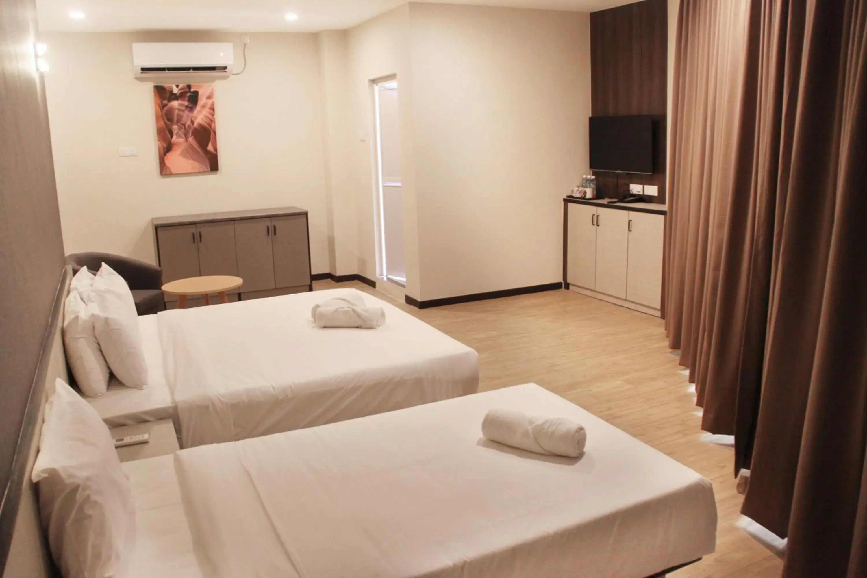 Standard Triple Room in Gergasi Inn Standard Triple Room in Gergasi Inn