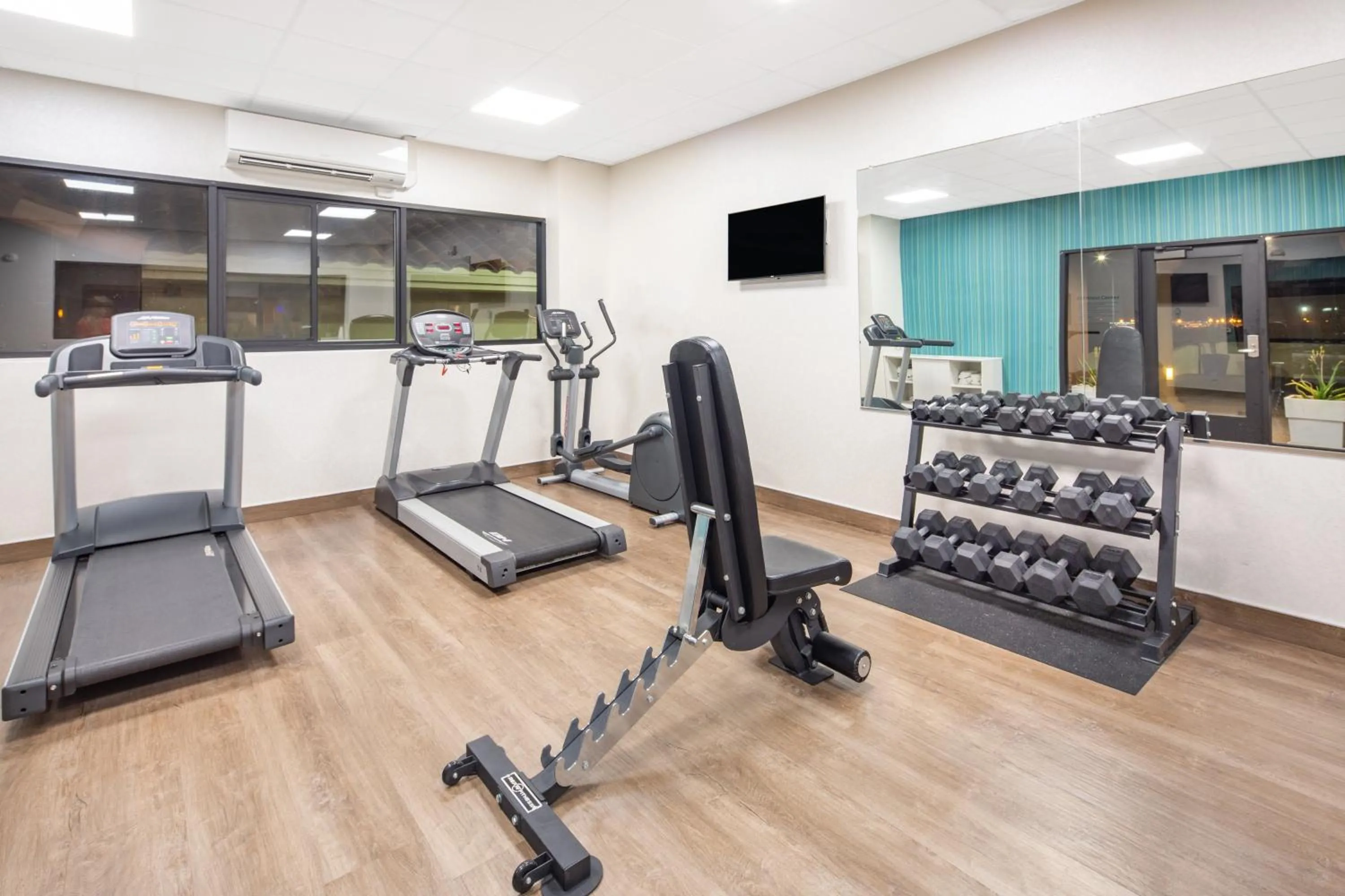 Fitness centre/facilities in Holiday Inn Express San Diego Airport-Old Town by IHG