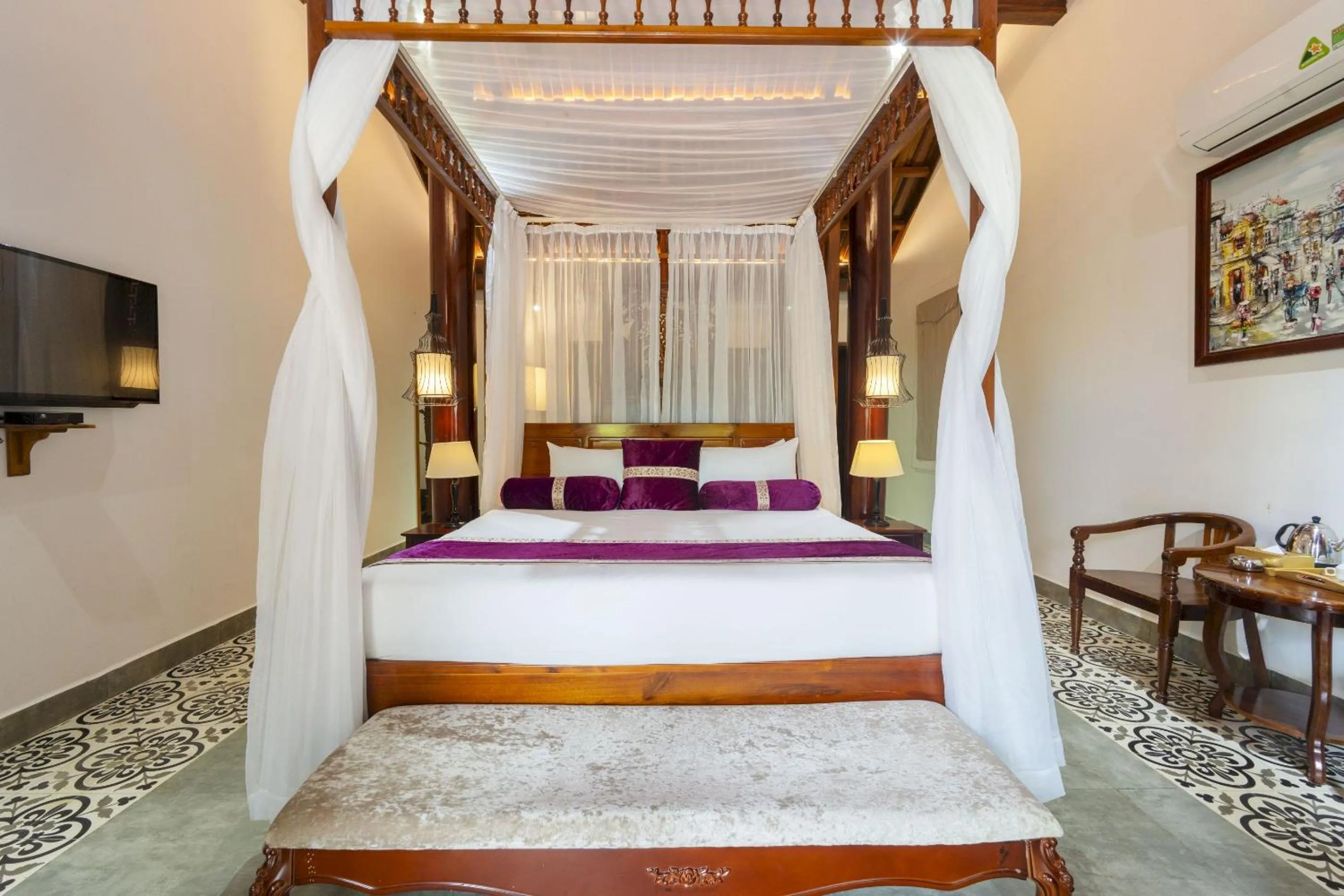 Bed in Maison Du VietNam Resort & Spa