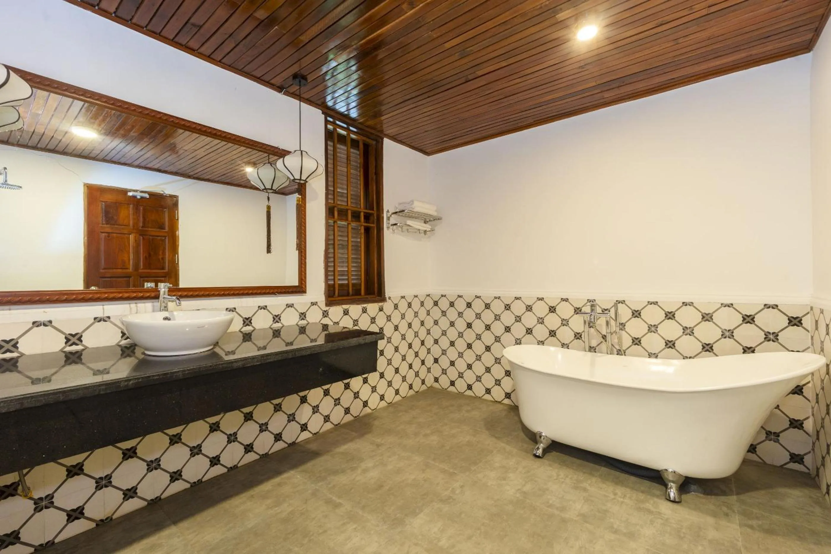 Shower, Bed in Maison Du VietNam Resort & Spa