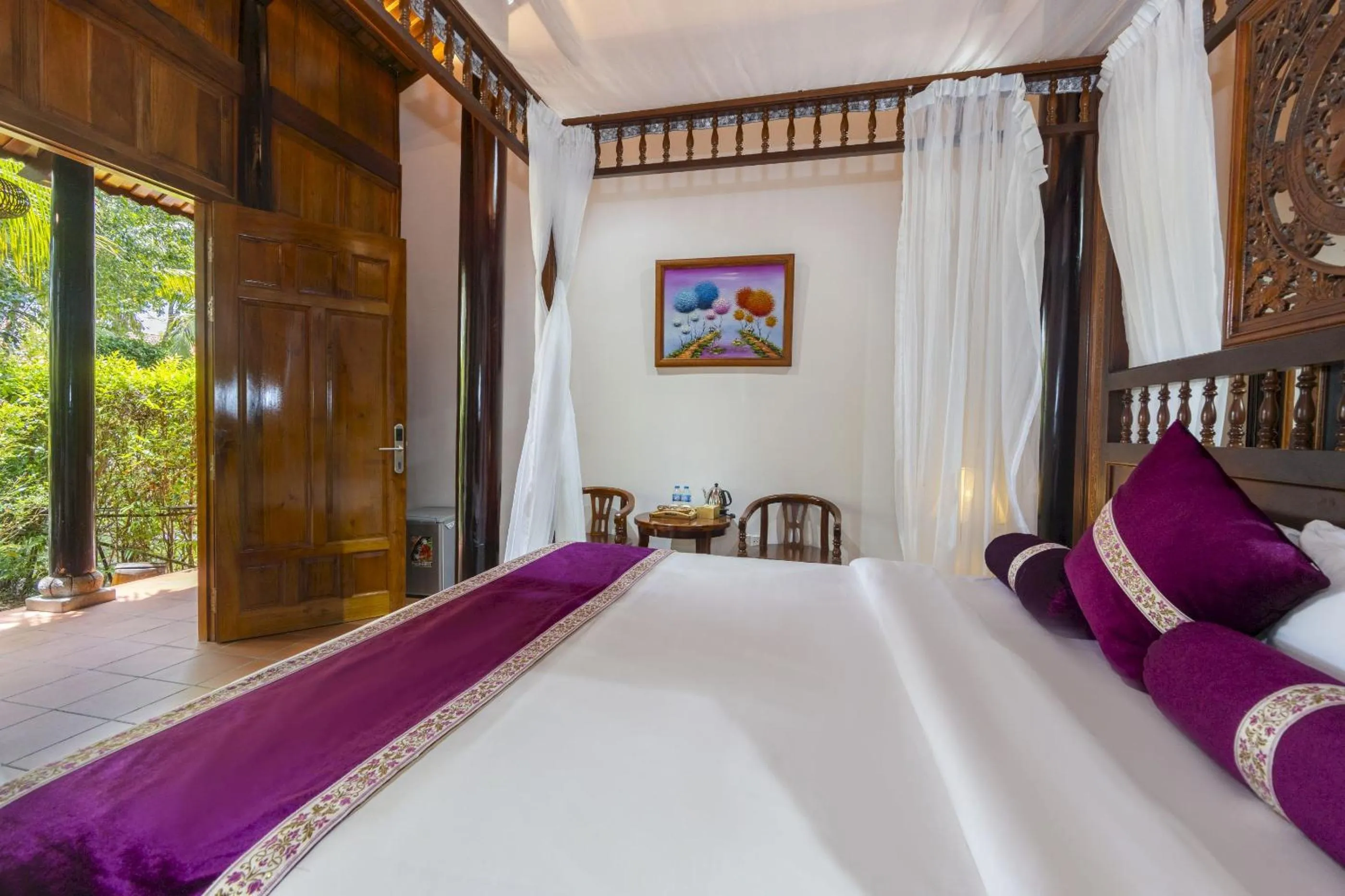 Bed in Maison Du VietNam Resort & Spa