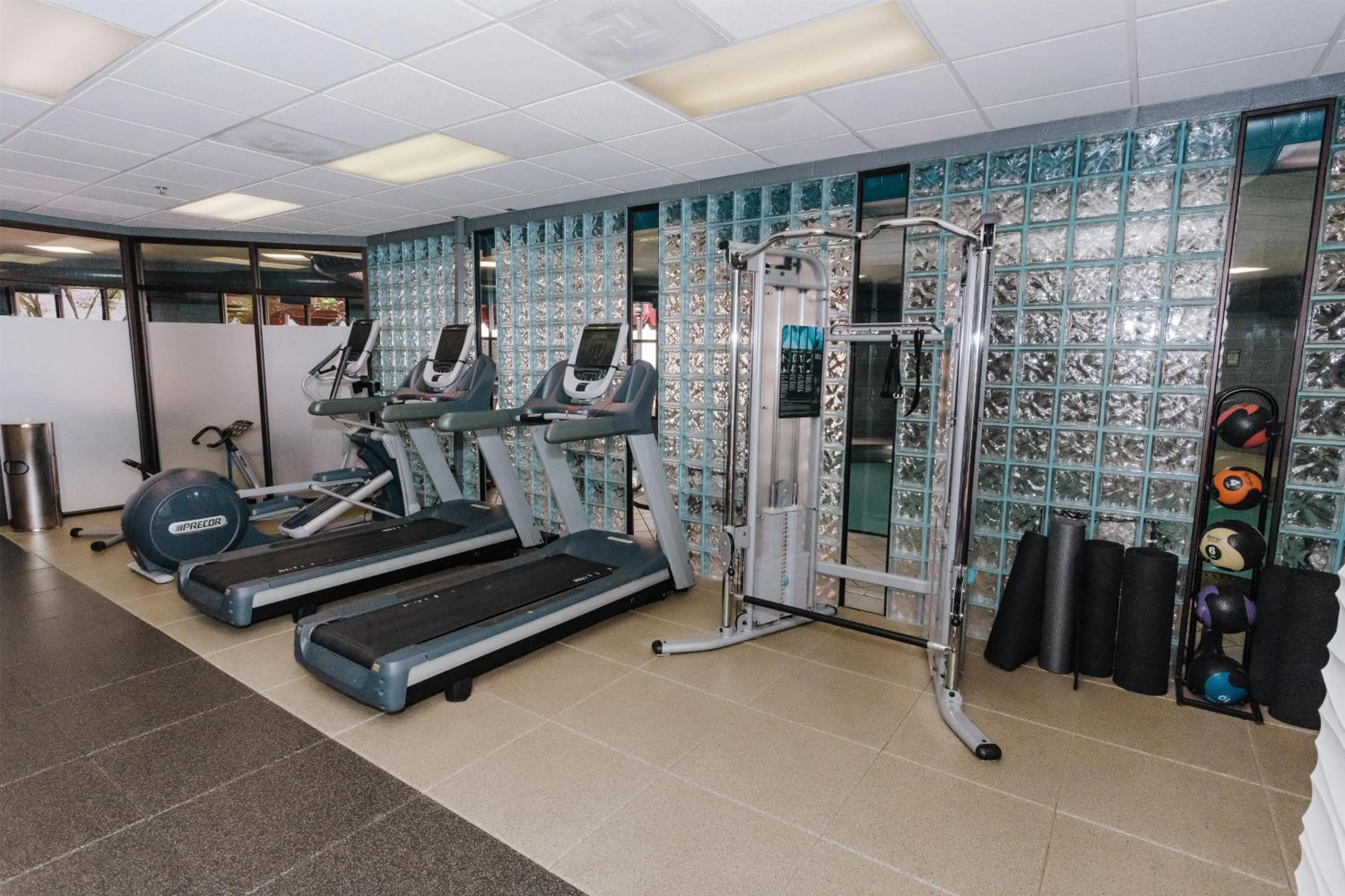 Fitness centre/facilities in DoubleTree by Hilton Bloomington