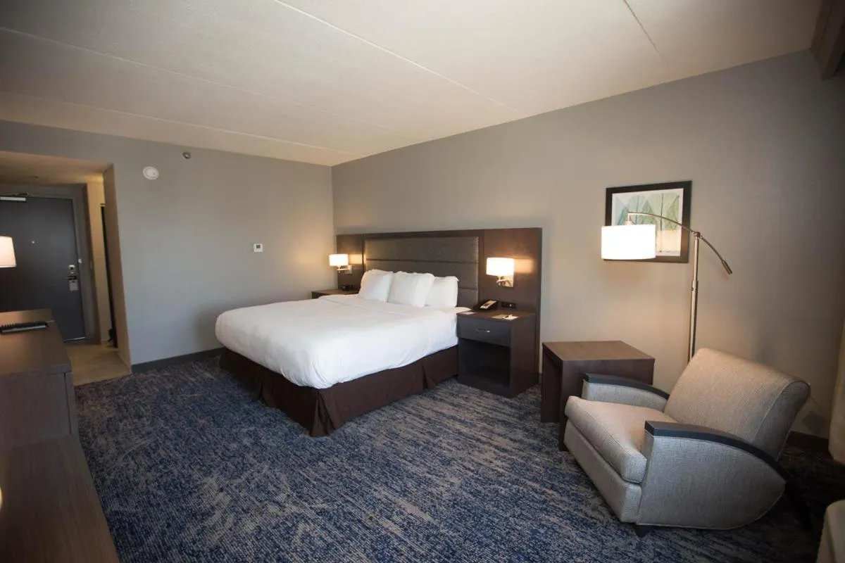 Bed in DoubleTree by Hilton Bloomington