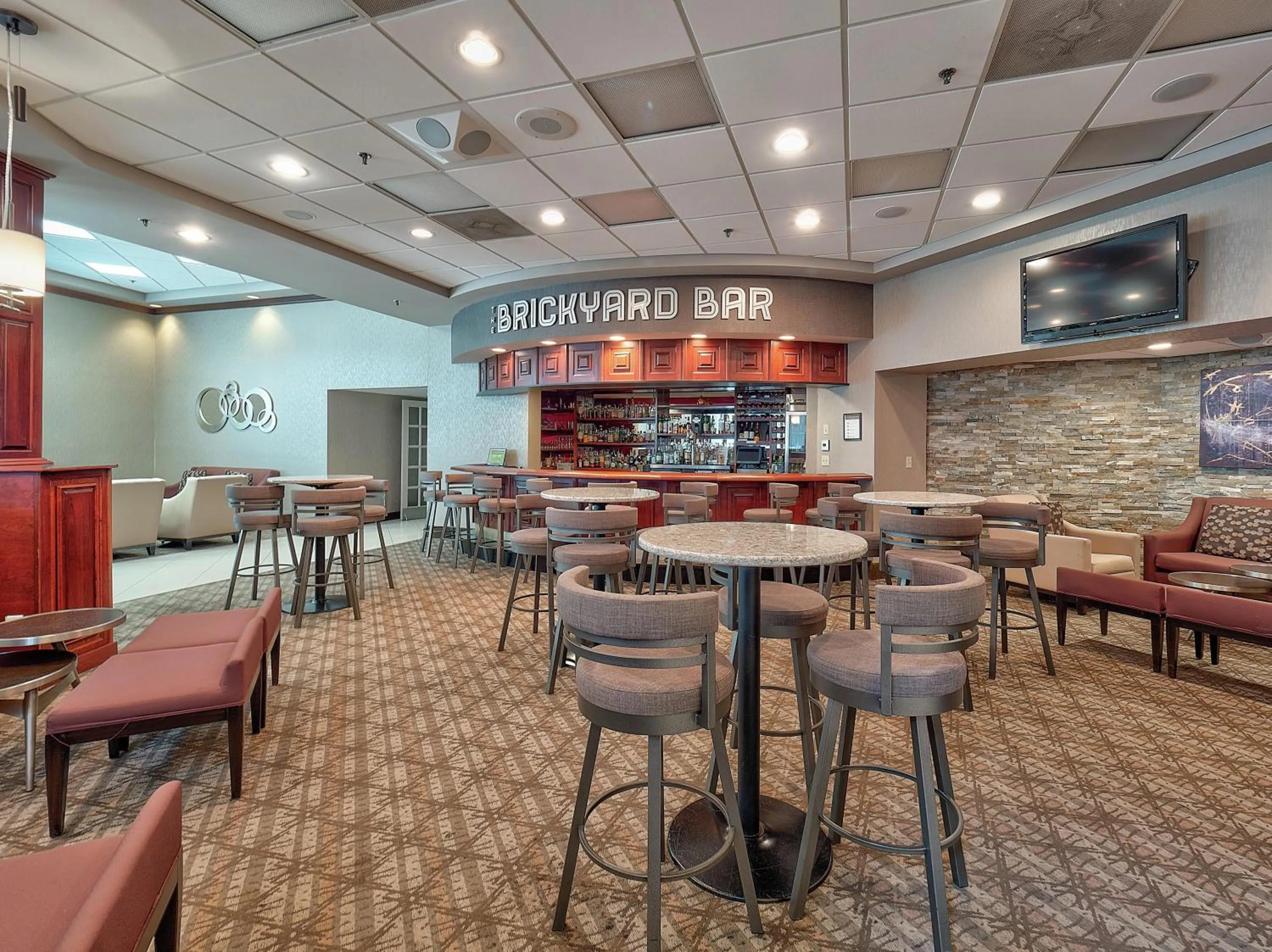 Lounge or bar in DoubleTree by Hilton Bloomington