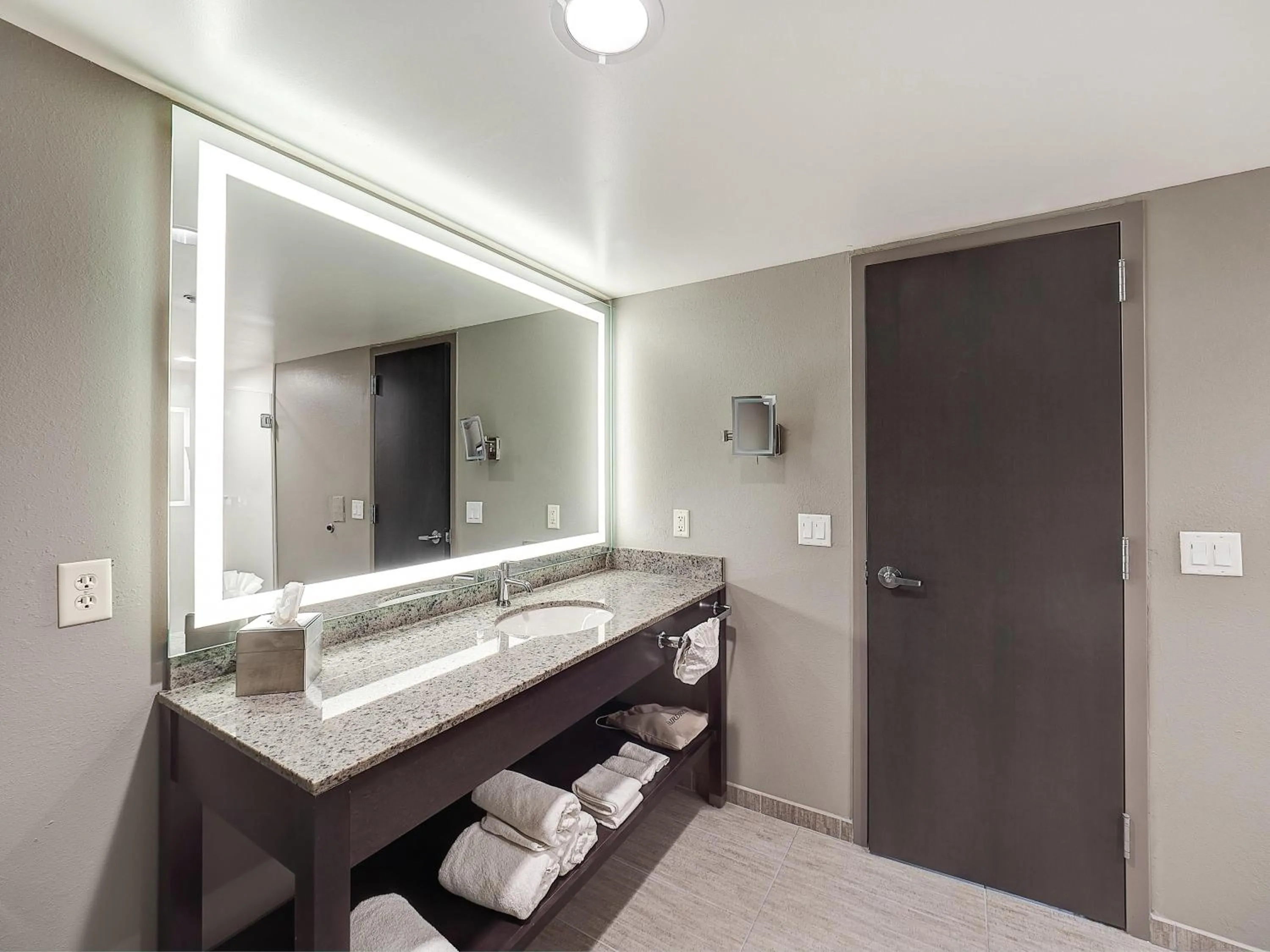 Bathroom in DoubleTree by Hilton Bloomington