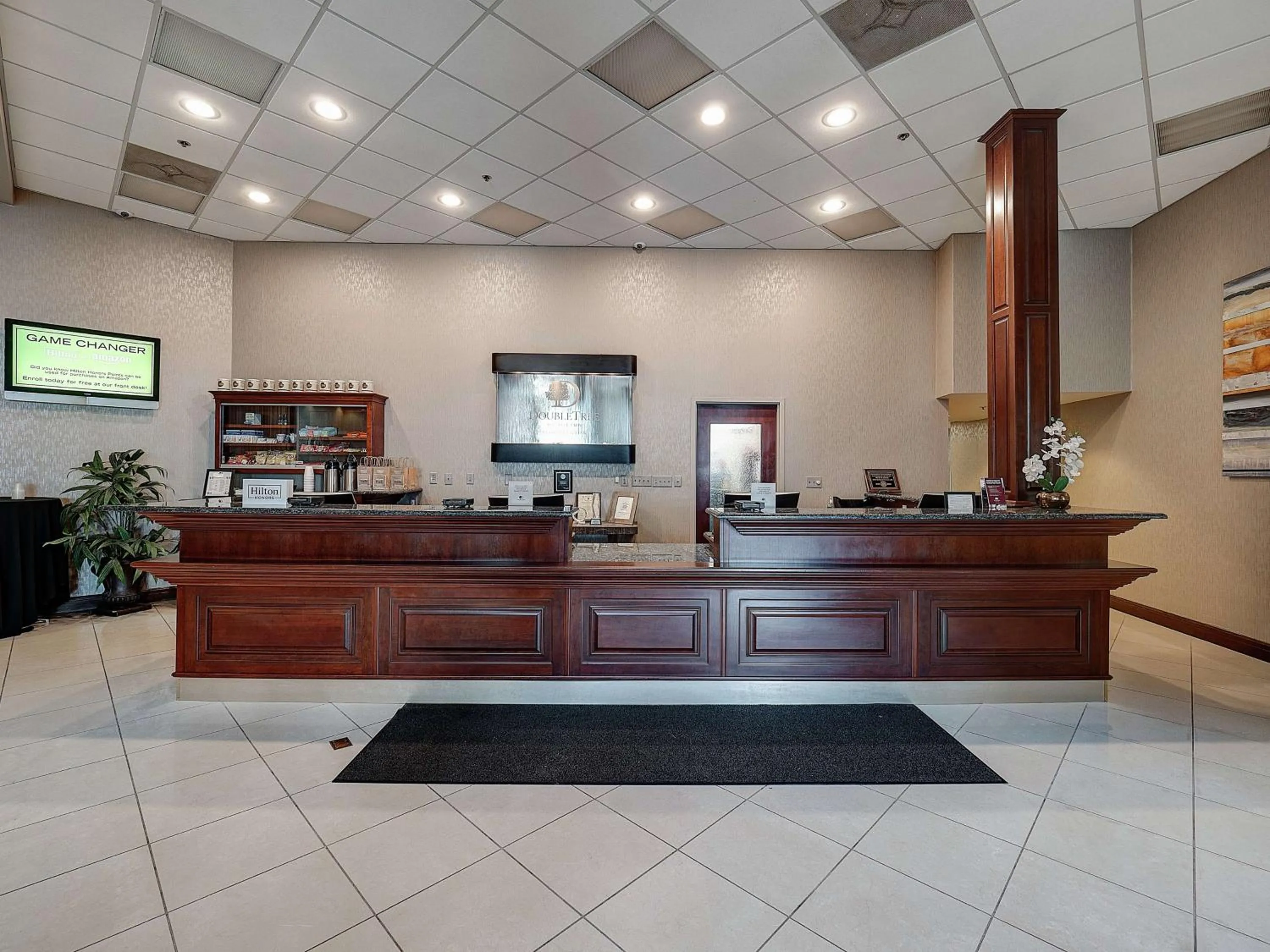 Lobby or reception in DoubleTree by Hilton Bloomington