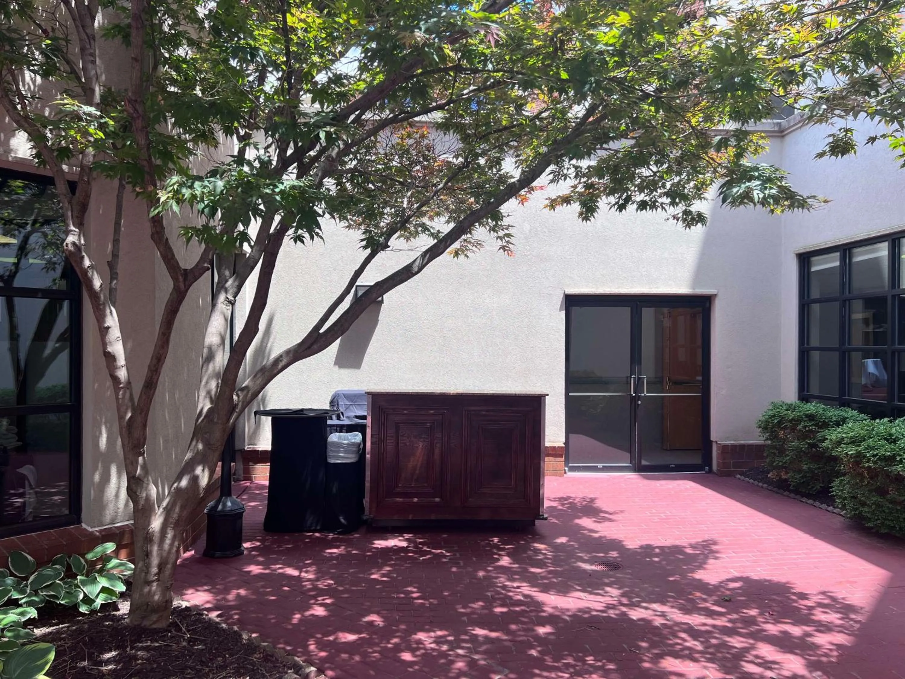 Inner courtyard view in DoubleTree by Hilton Bloomington