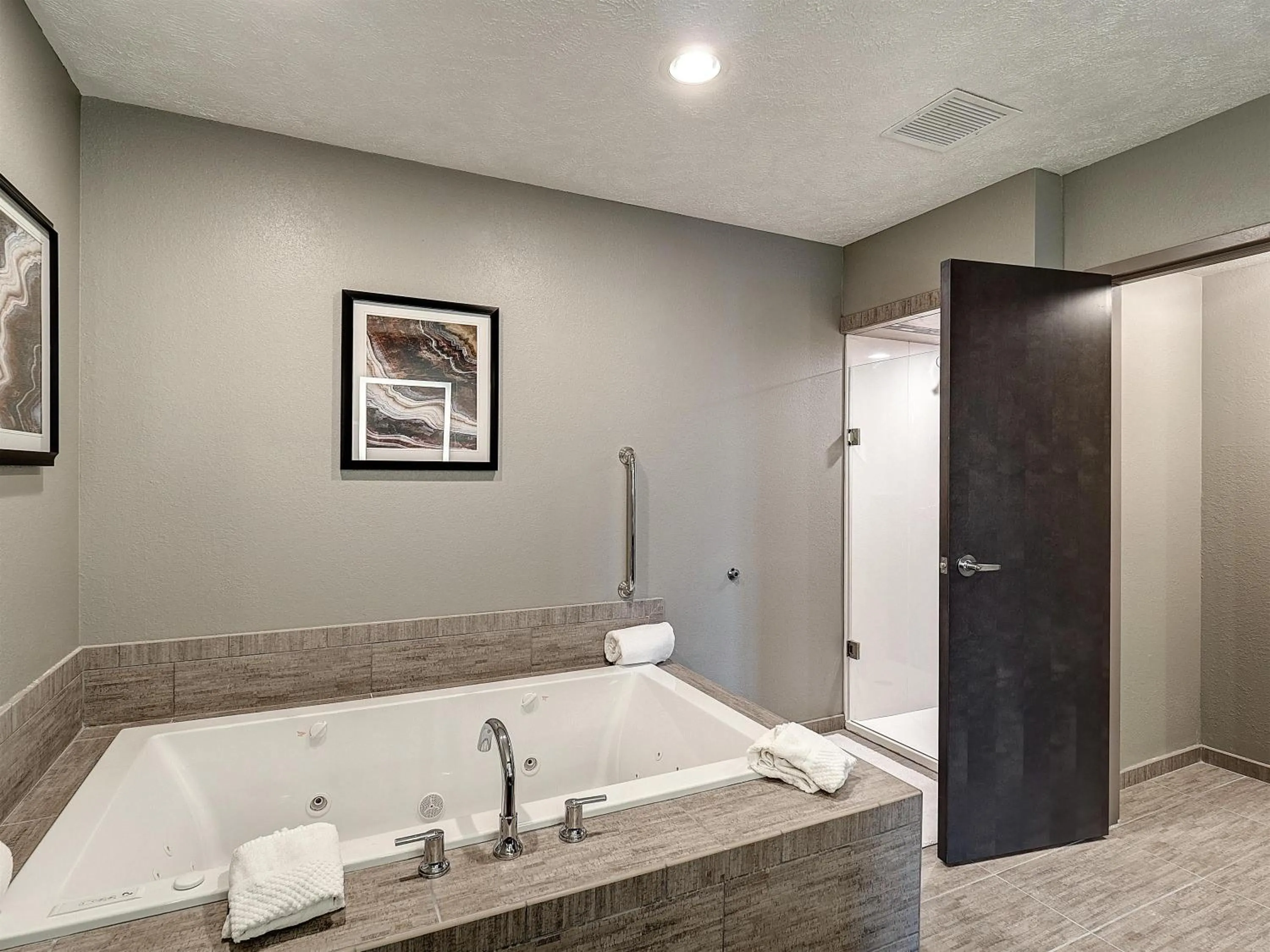 Bathroom in DoubleTree by Hilton Bloomington