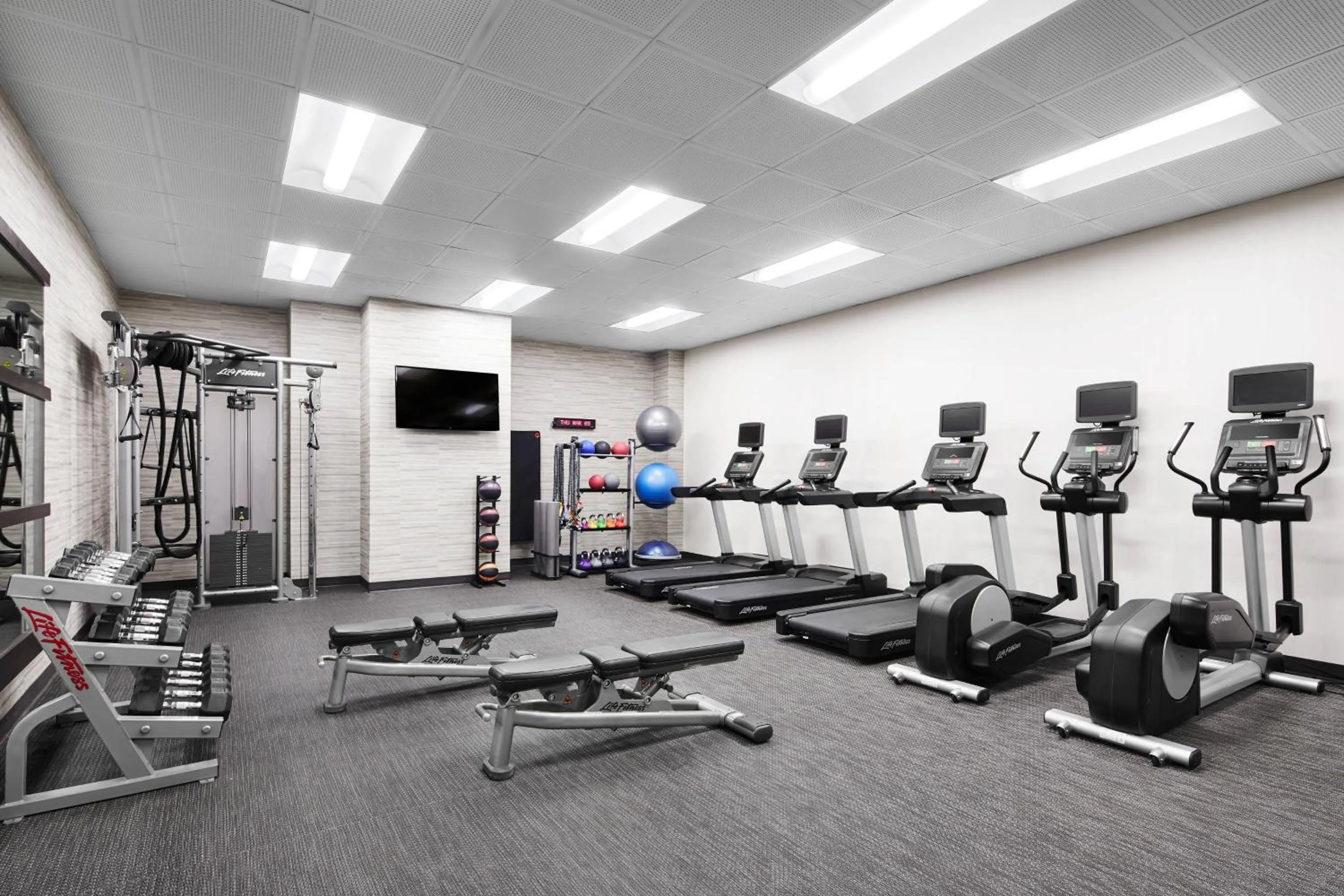 Fitness centre/facilities in Courtyard by Marriott Newark Downtown