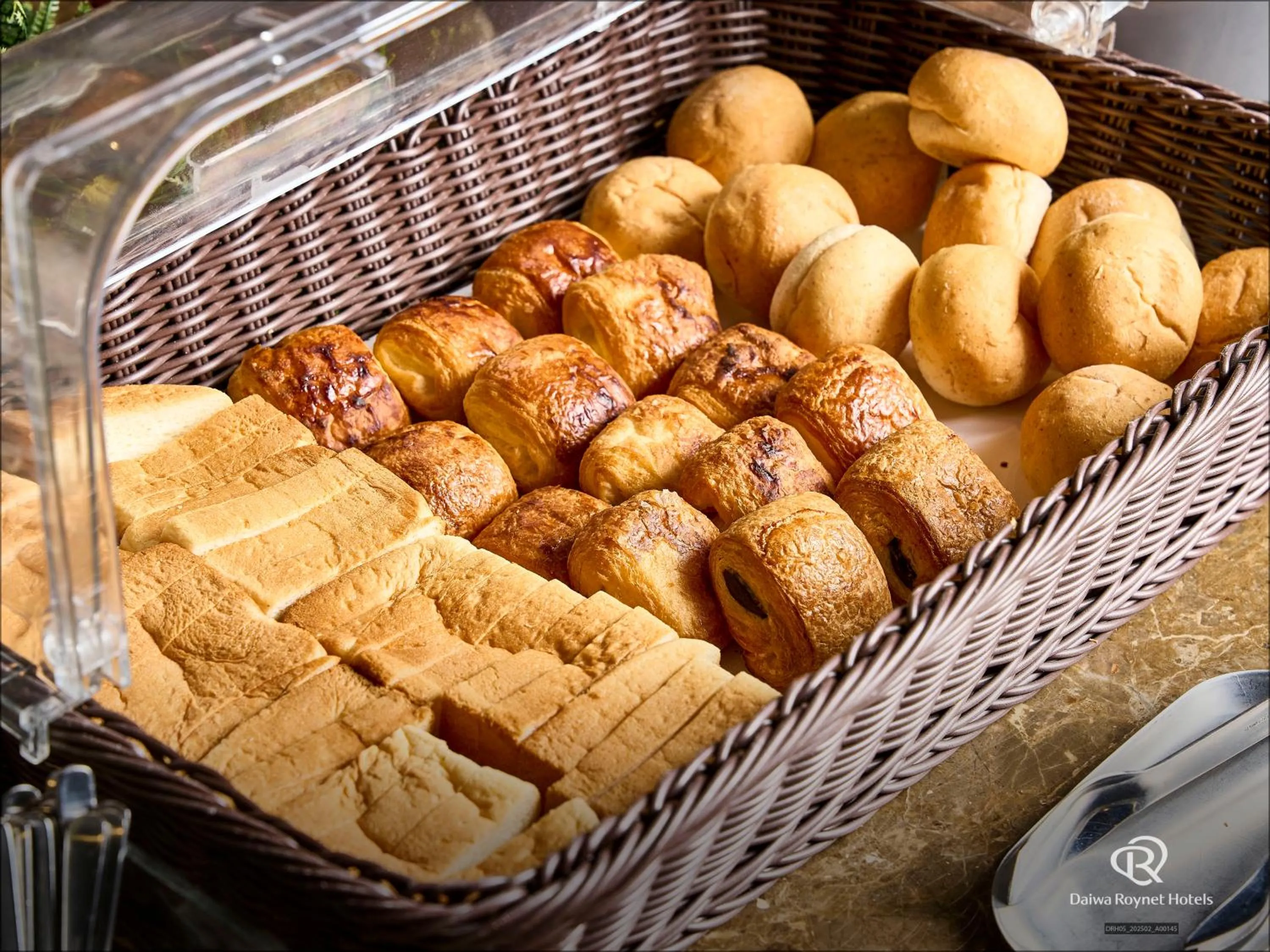 Breakfast in DEL style Osaka-Shinsaibashi by Daiwa Roynet Hotel