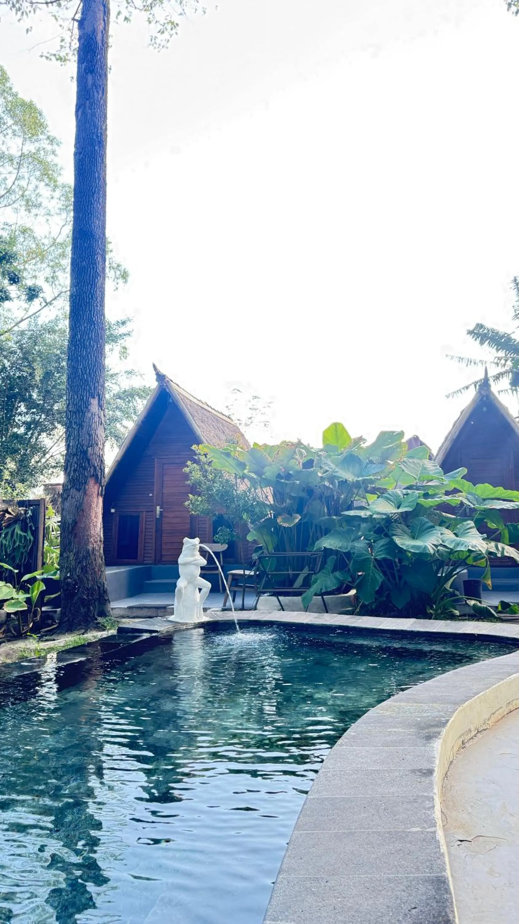 Triangle House and hot spring