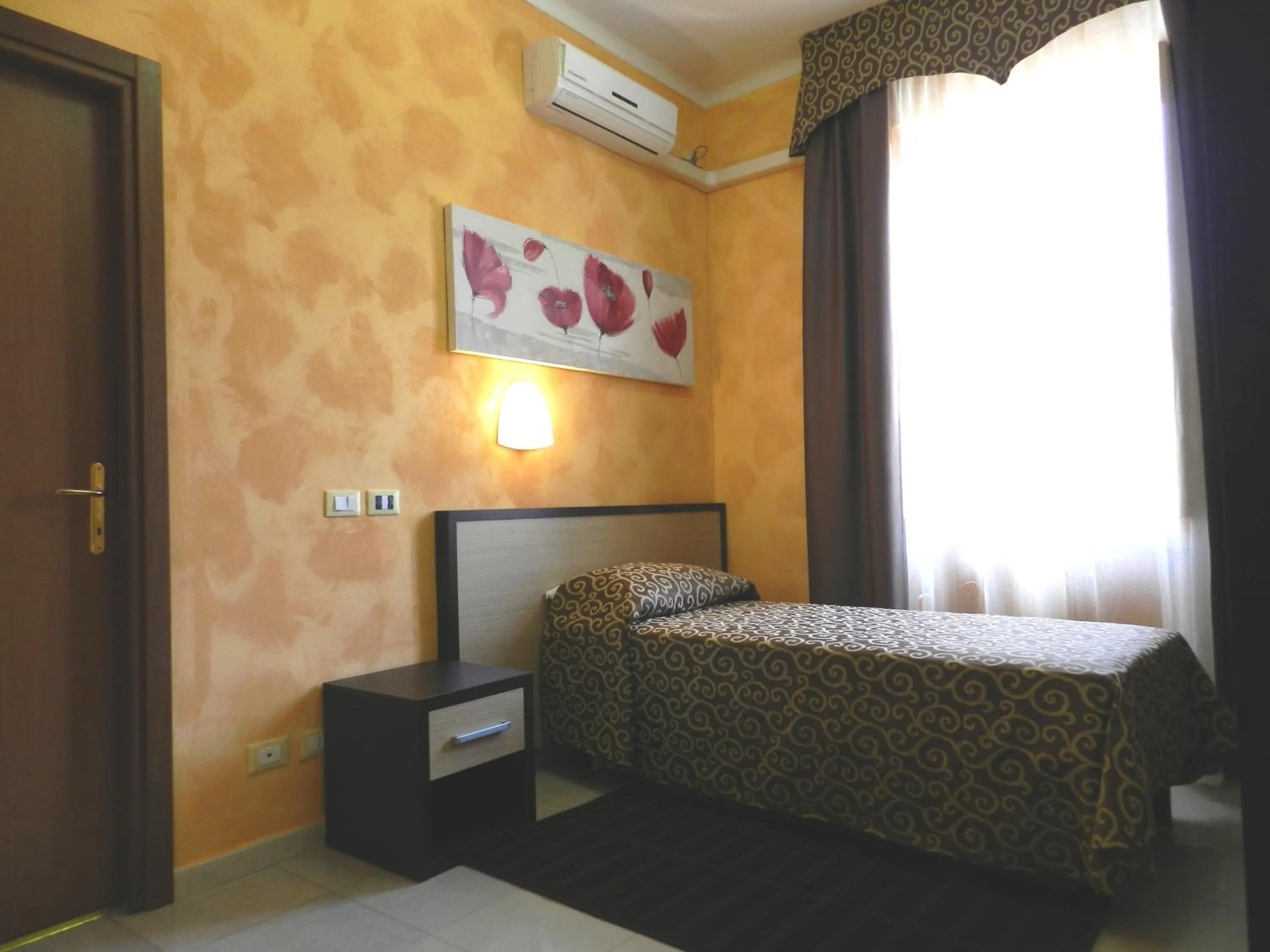 Photo of the whole room, Bed in Hotel Air Palace Lingotto