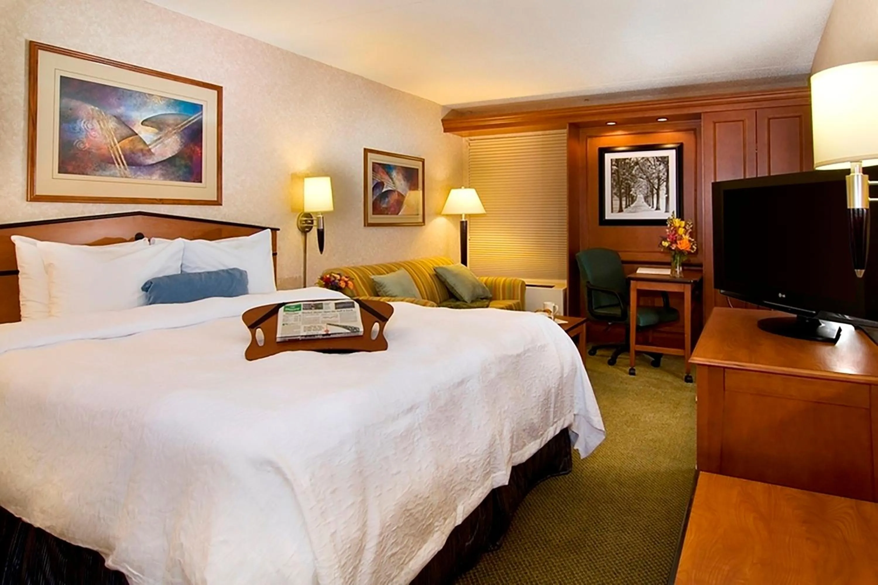 Bedroom, Bed in Larkspur Landing Ann Arbor