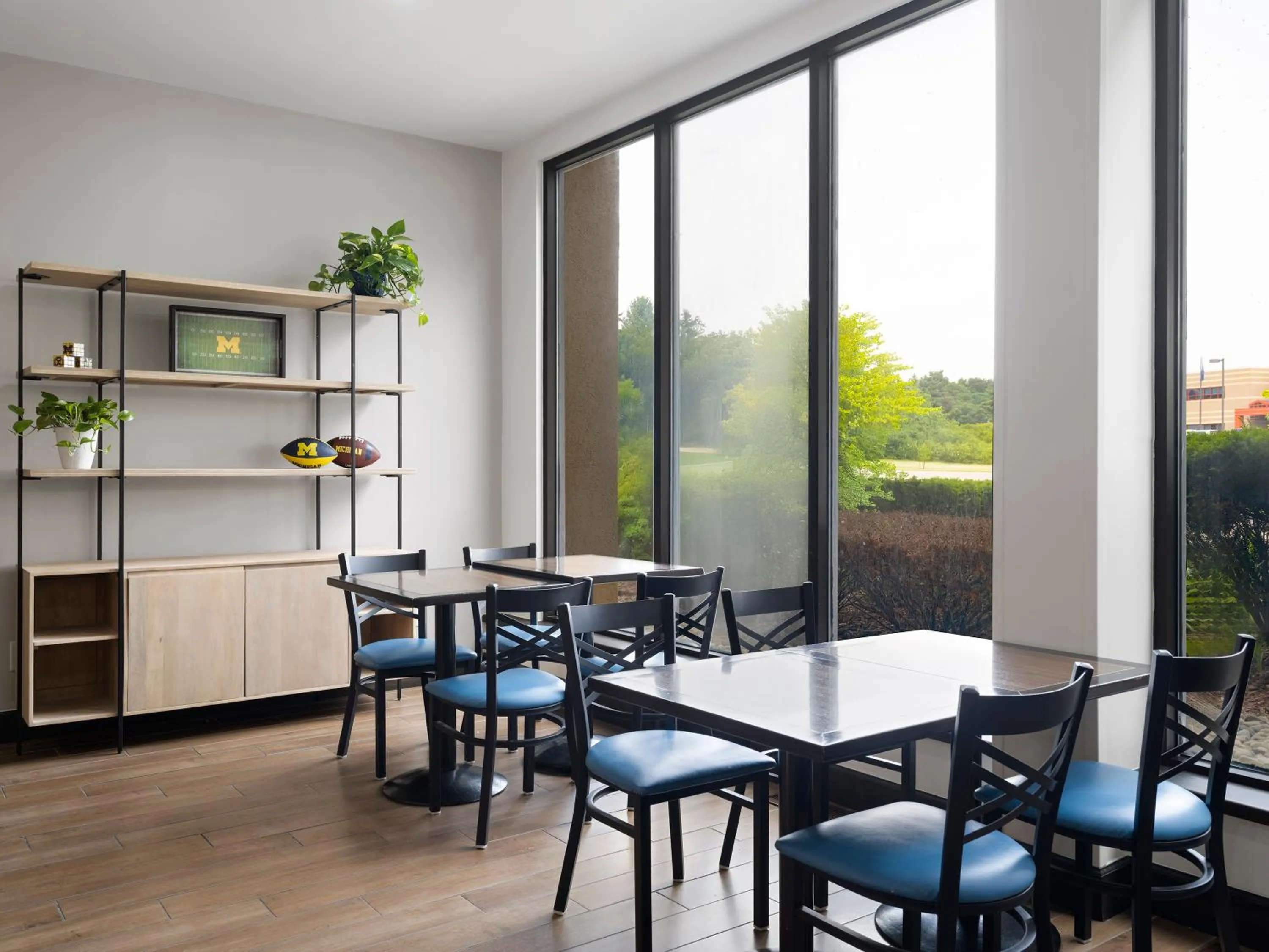 Lobby or reception in Larkspur Landing Ann Arbor