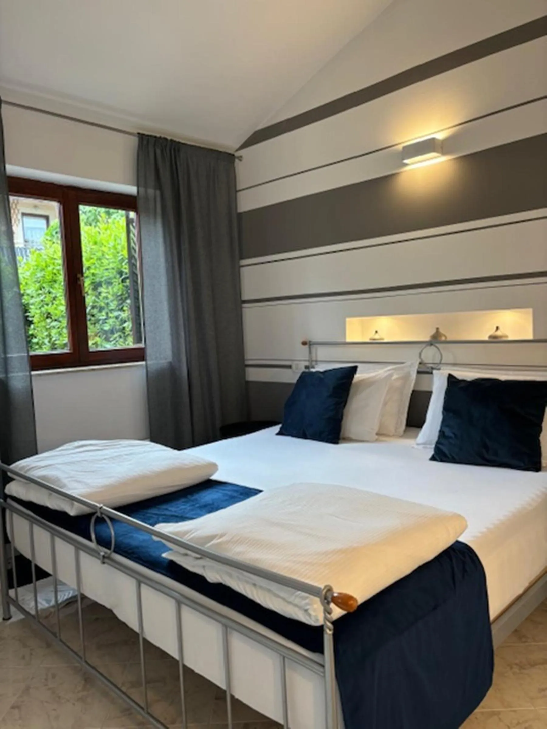 Bed in Villa B&B Marina & Parking Free