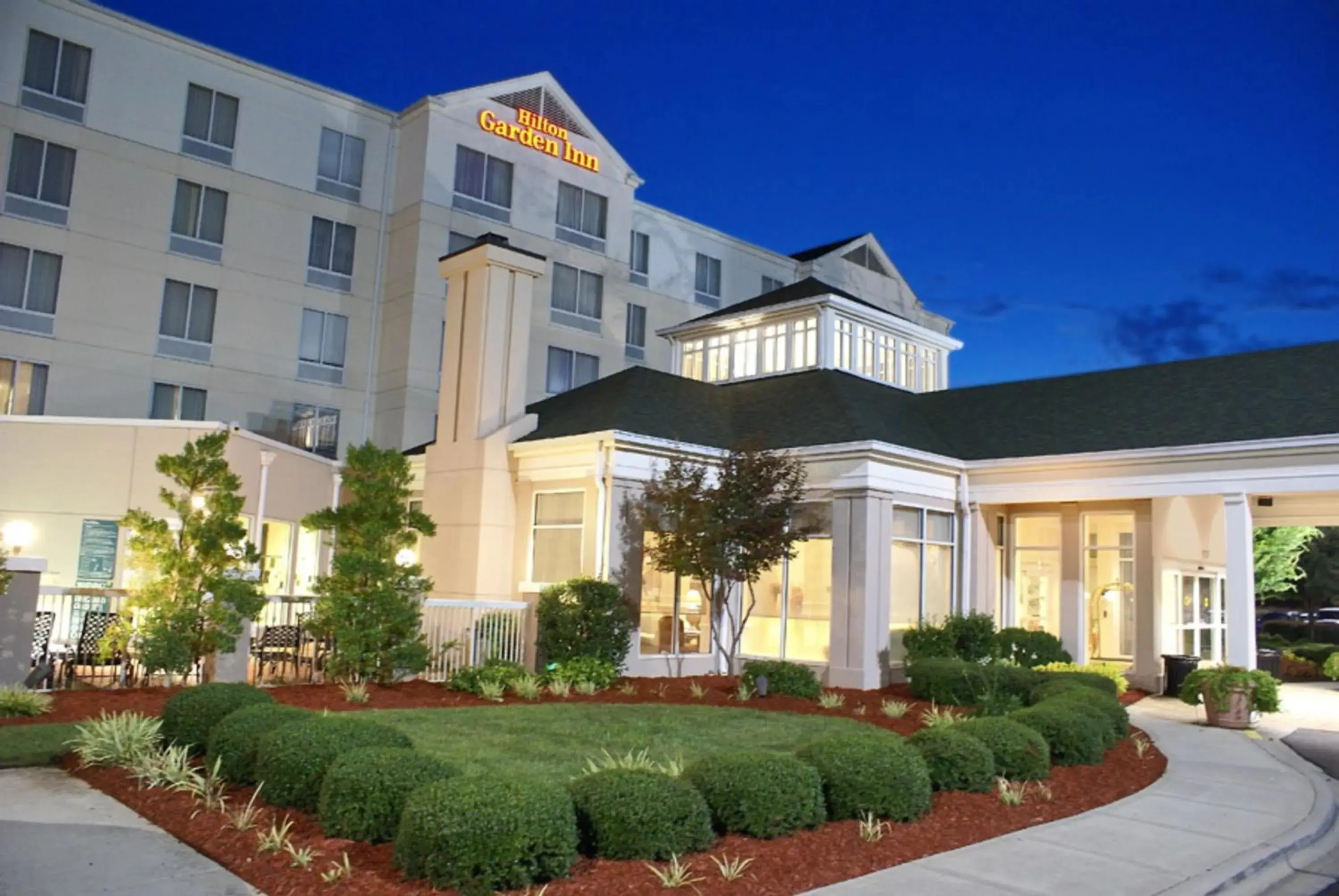 Property building in Hilton Garden Inn Charlotte North Property building in Hilton Garden Inn Charlotte North