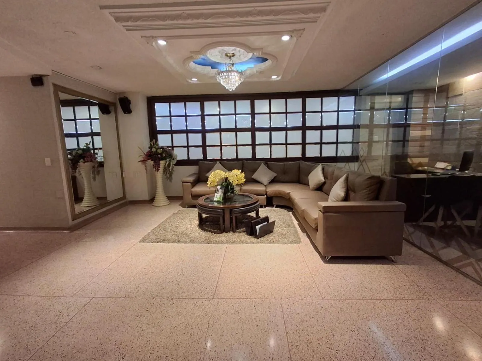 Seating area in Hotel León Dorado