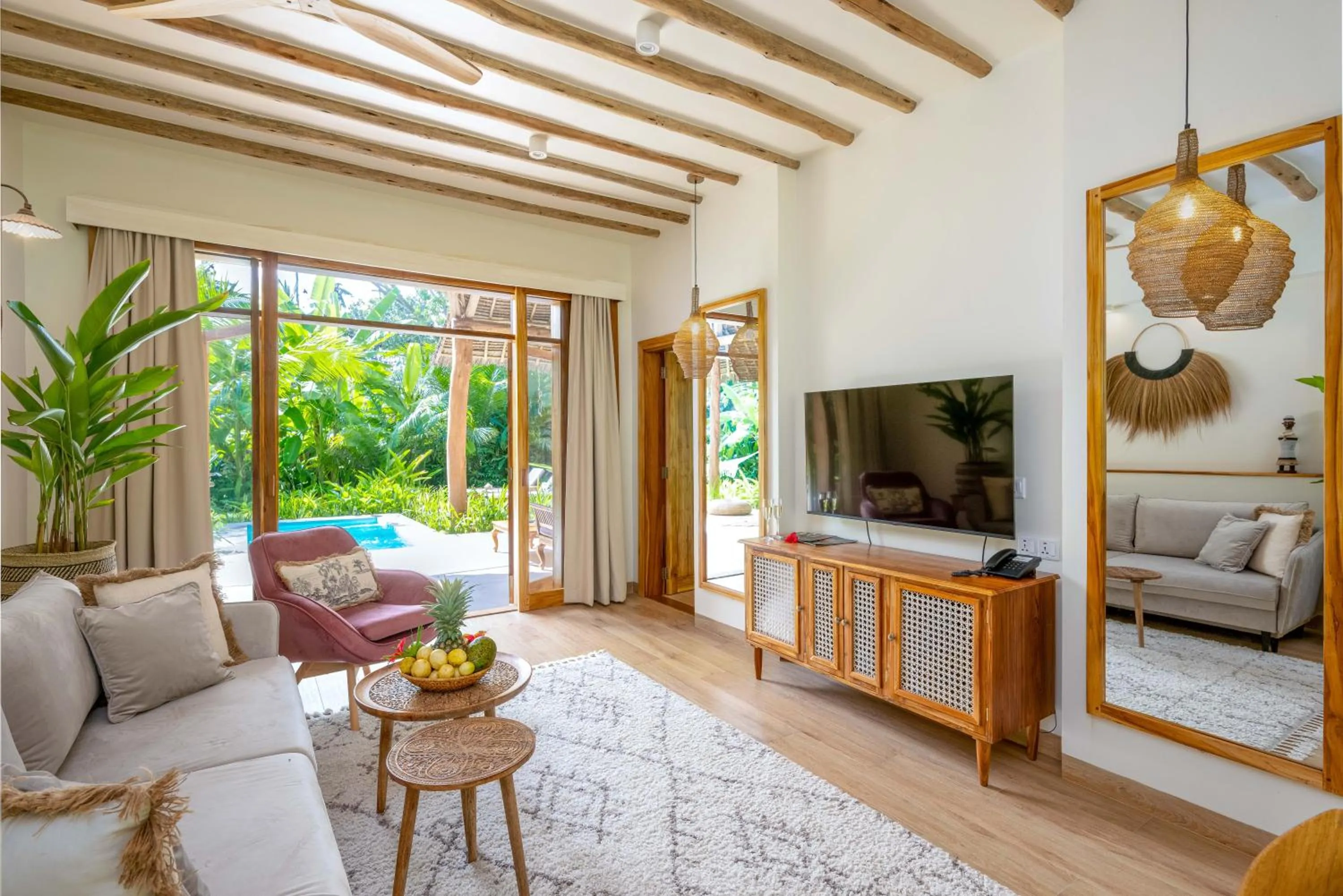 TV and multimedia in Zanzi Resort Private Paradise