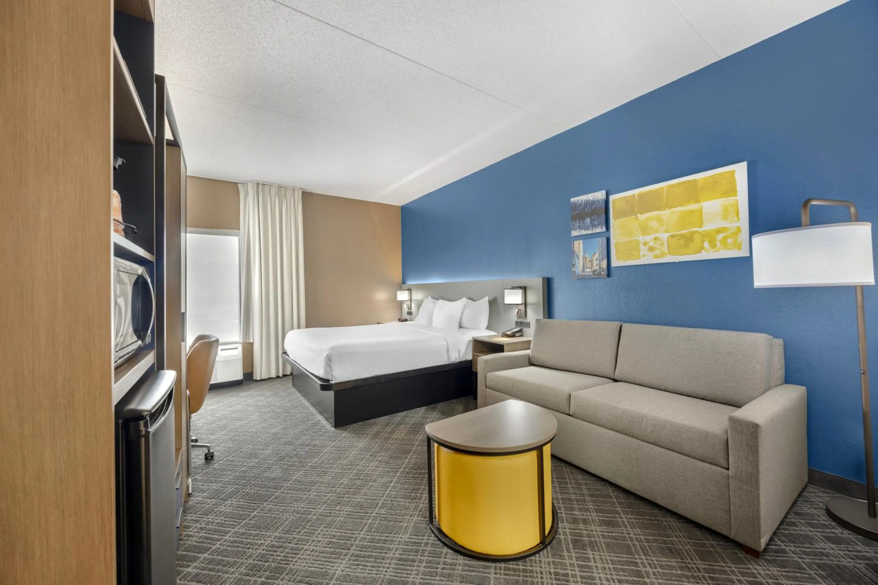 Photo of the whole room, Bed in Comfort Inn Chattanooga Downtown Southside