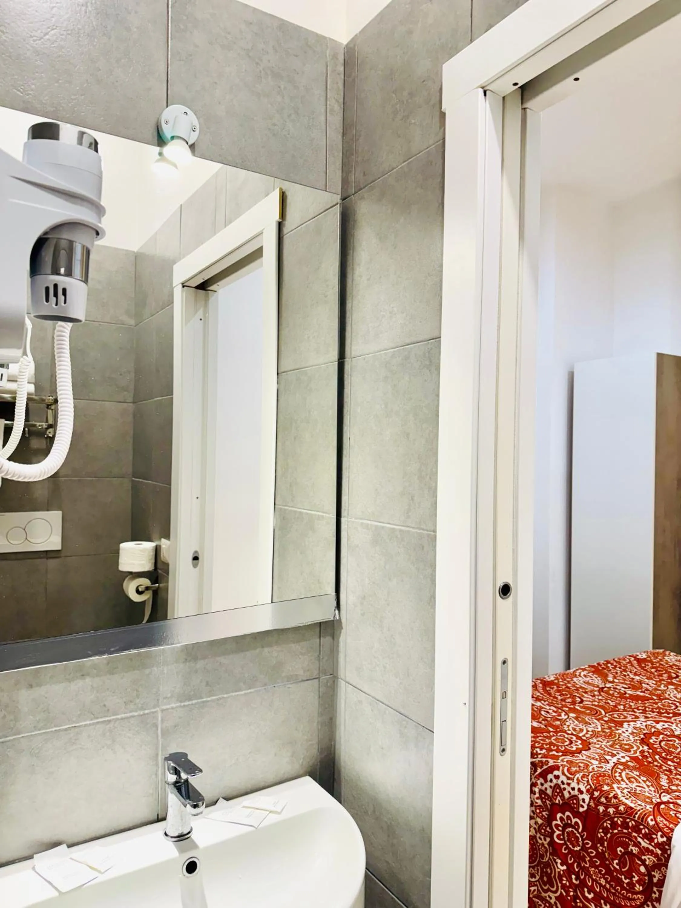 Bath in Tawhid Accomodation
