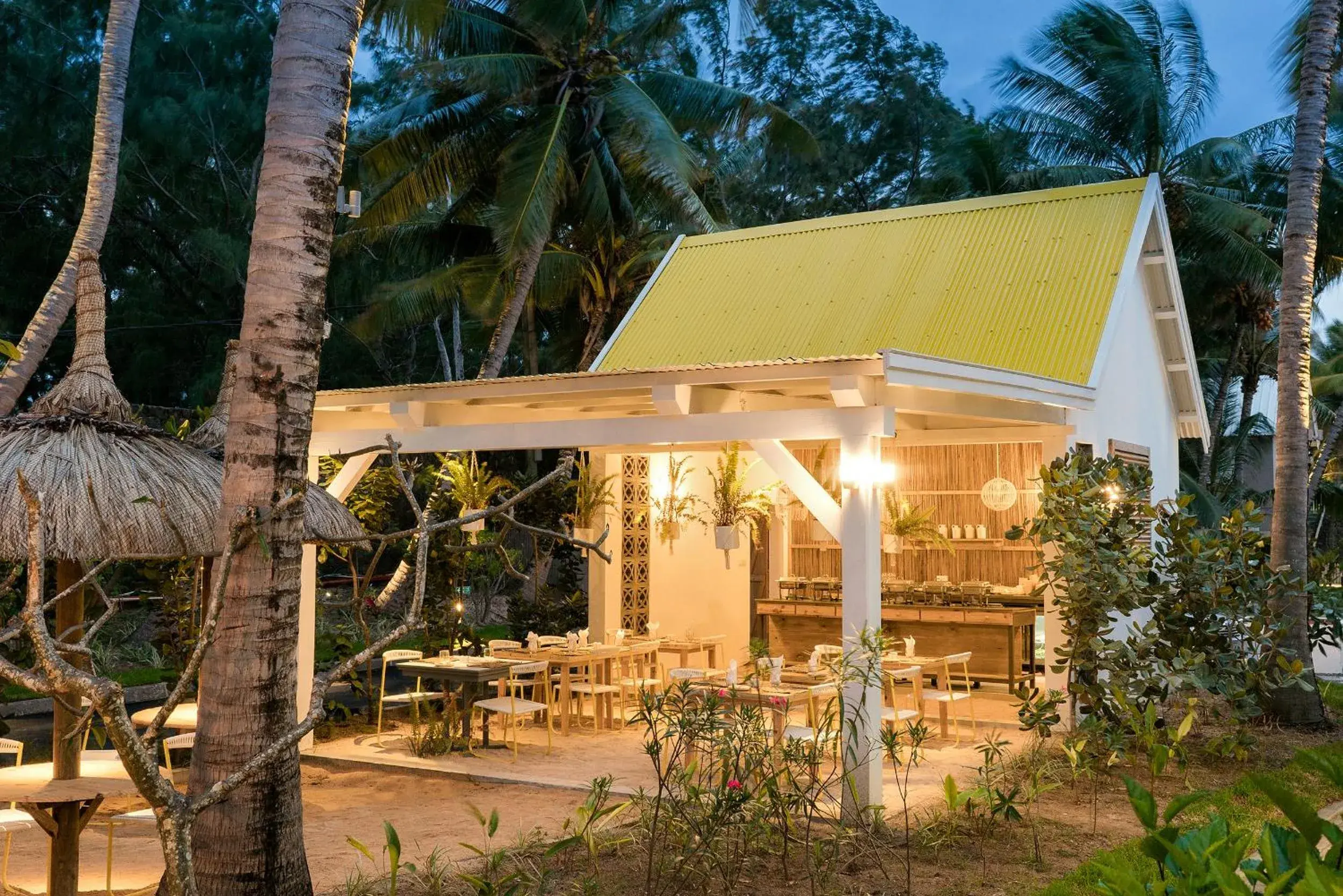 Restaurant/places to eat in Tropical Attitude (Adults Only)