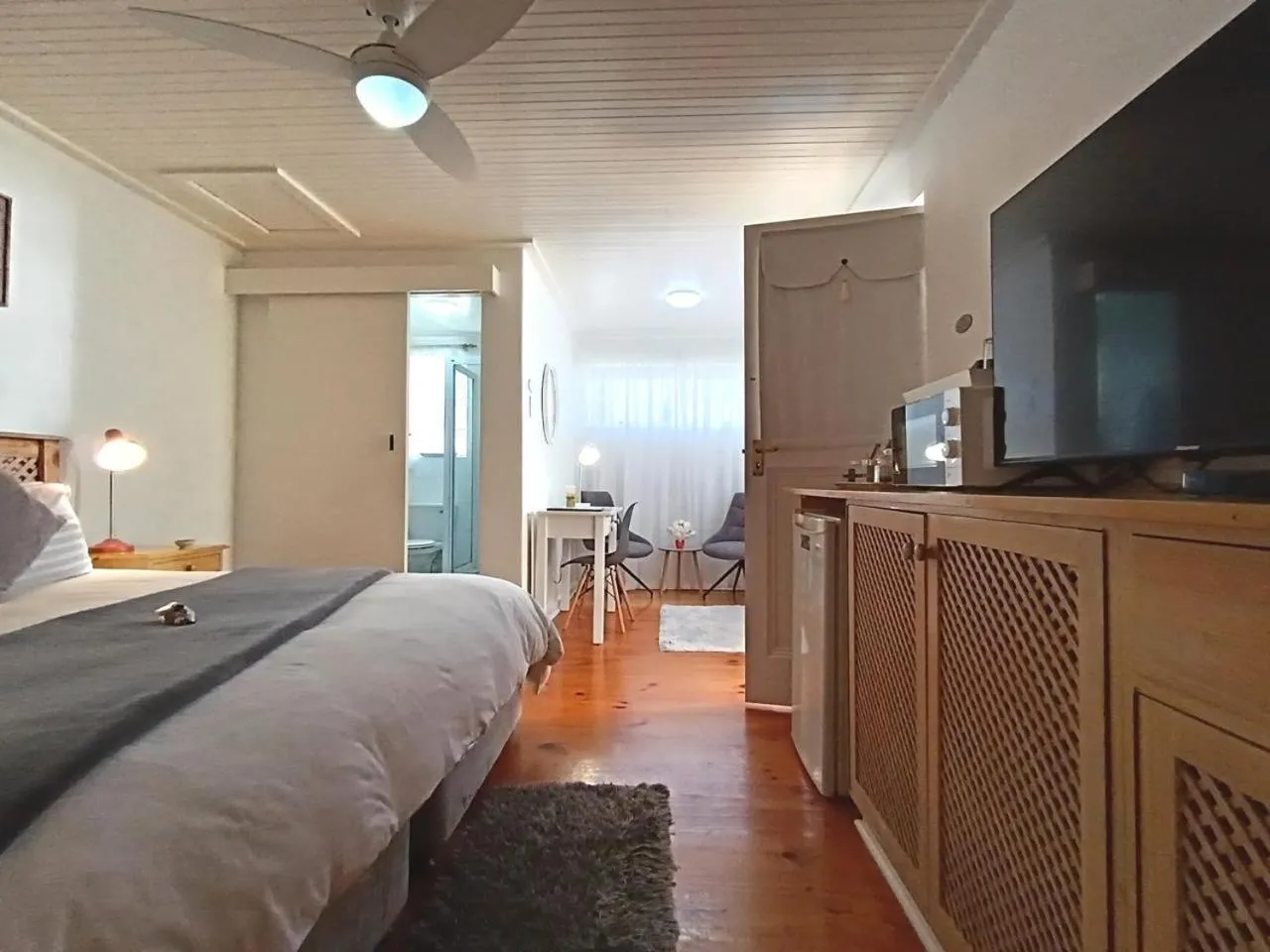 Photo of the whole room, Bed in On the Bay