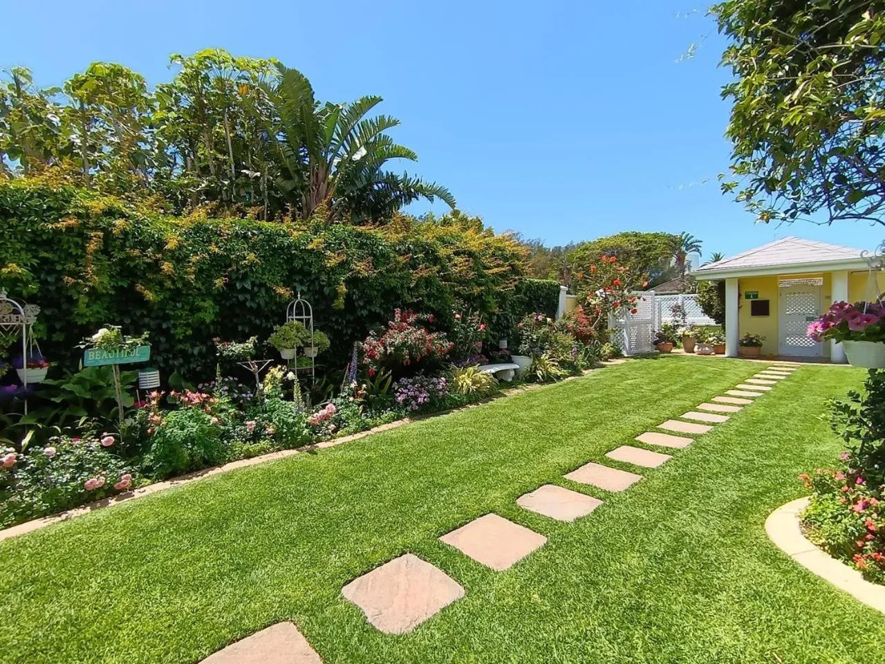 Facade/entrance in On the Bay