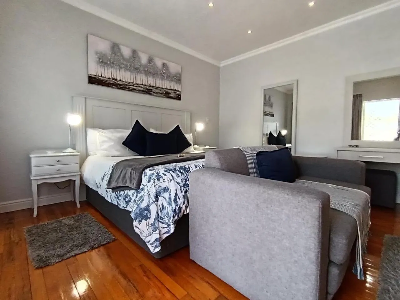 Seating area, Bed in On the Bay