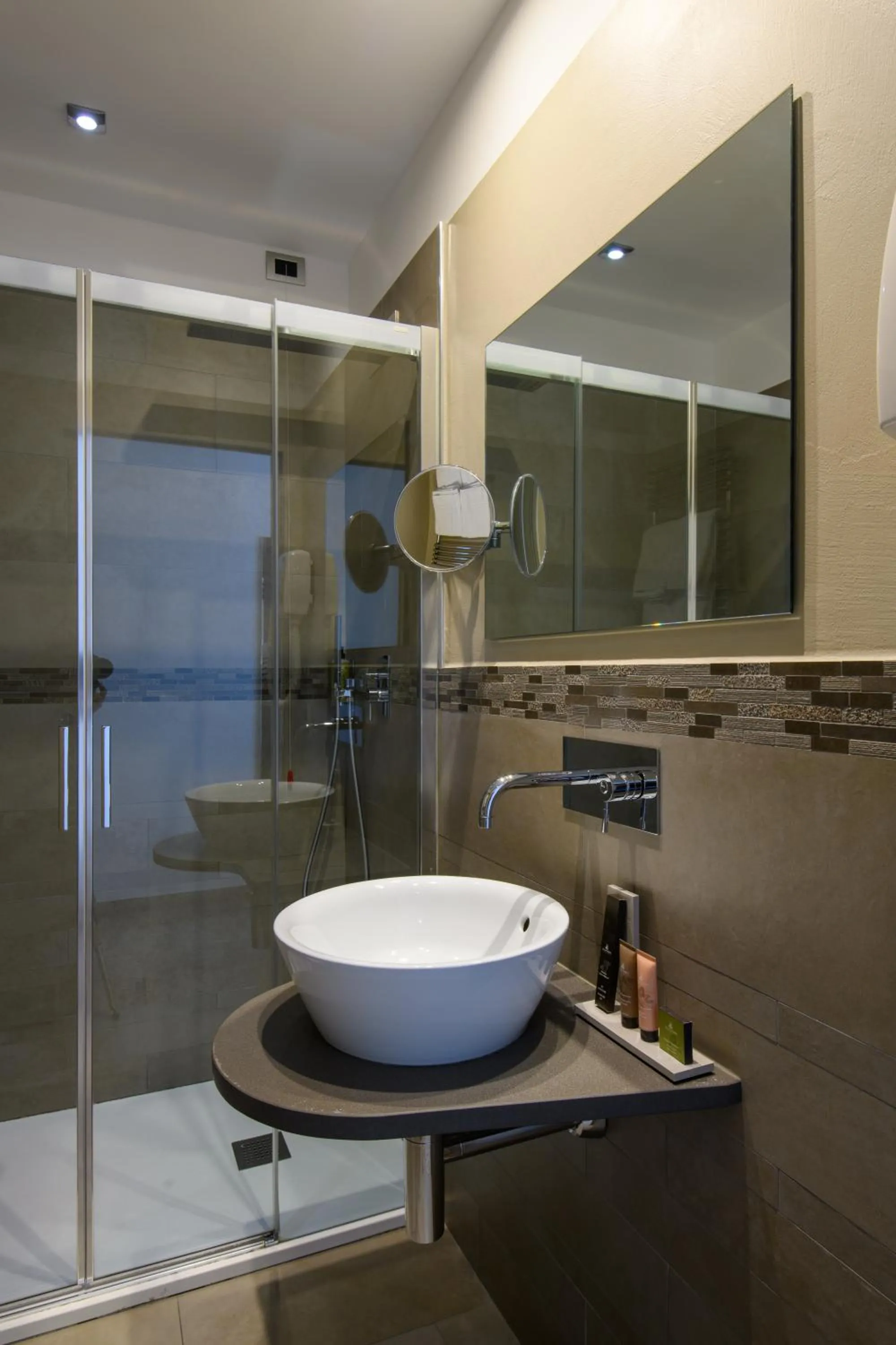 Bathroom in Hotel & Apartments Sasso