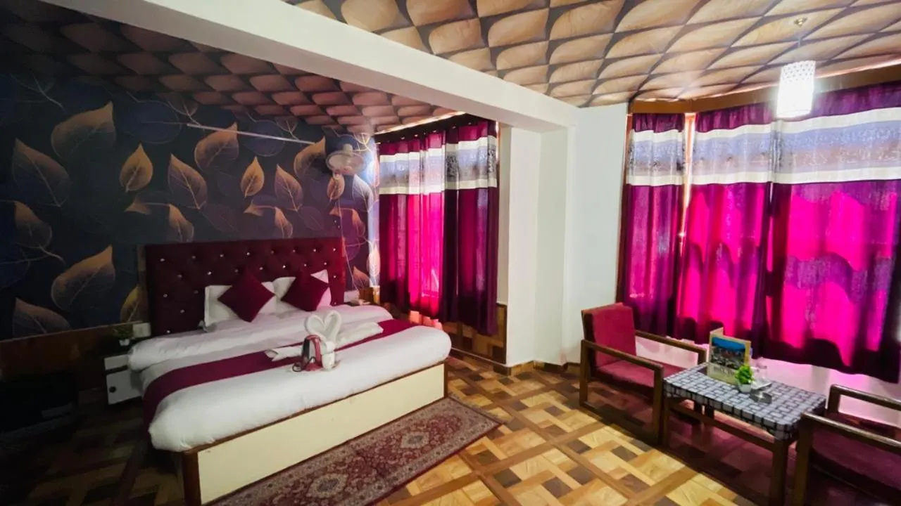 Bed in Hotel Hilltop At Mall Road Manali With Open Terrace