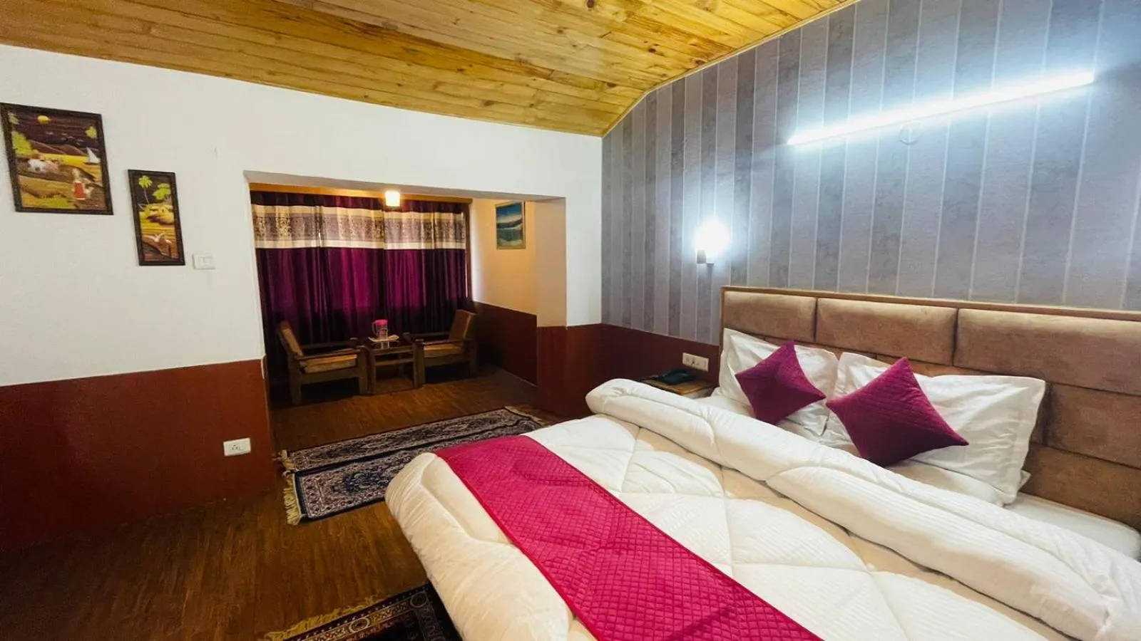 Photo of the whole room, Bed in Hotel Hilltop At Mall Road Manali With Open Terrace